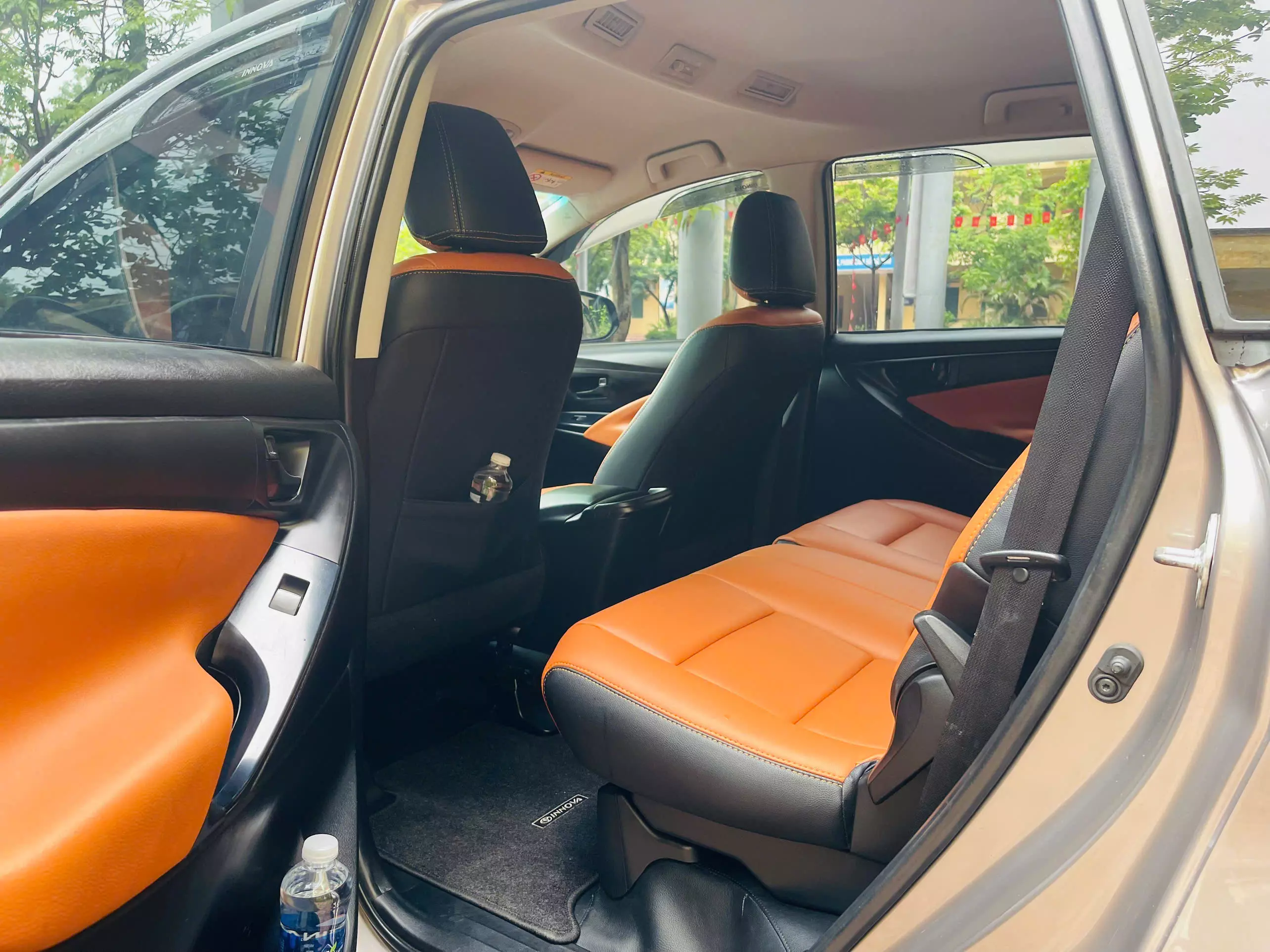 Tôi cần bán chiếc xe ô tô Toyota Innova 2.0E xe gđ sử dụng rất giữ gìn-3