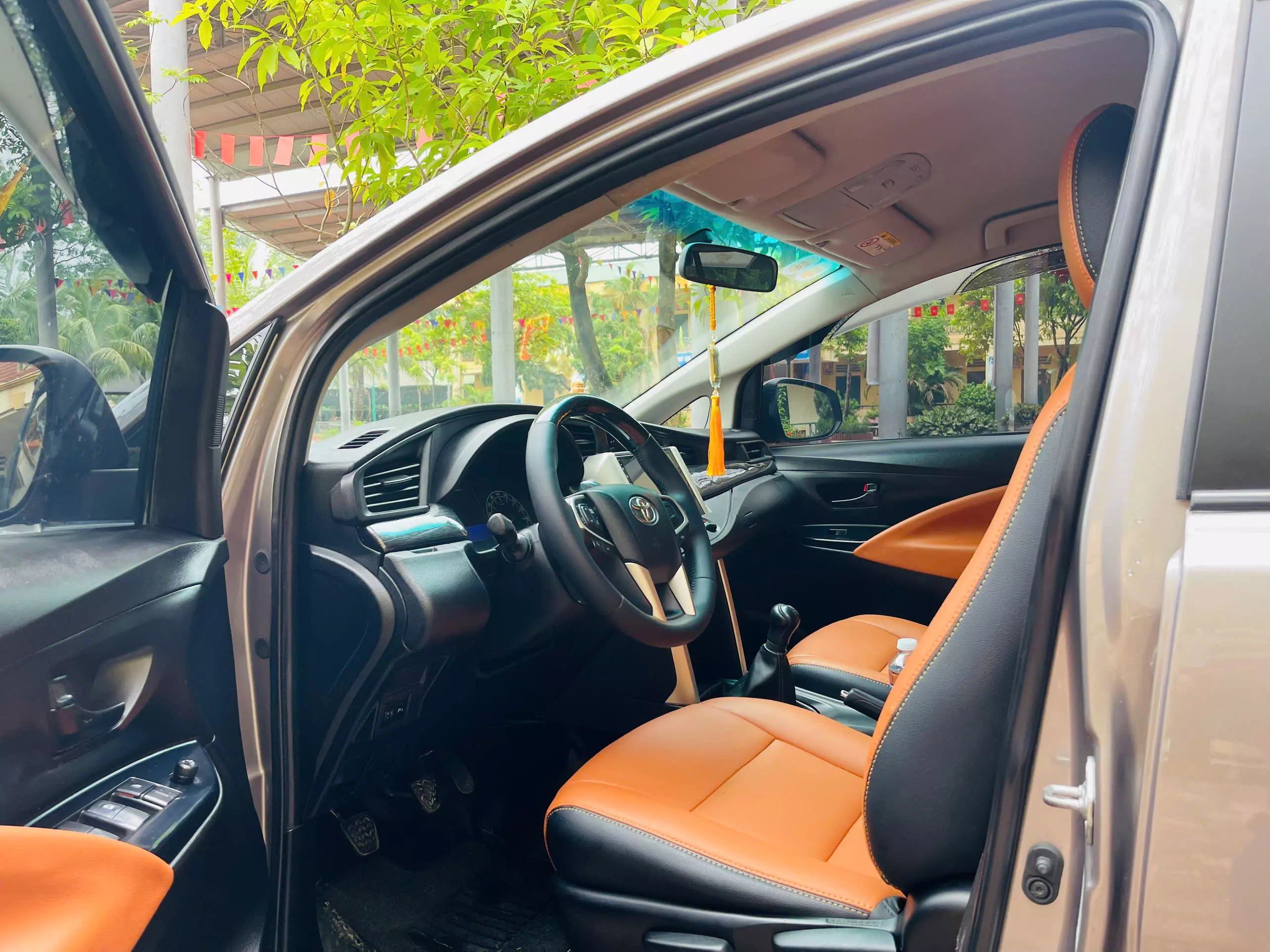 Tôi cần bán chiếc xe ô tô Toyota Innova 2.0E xe gđ sử dụng rất giữ gìn-2