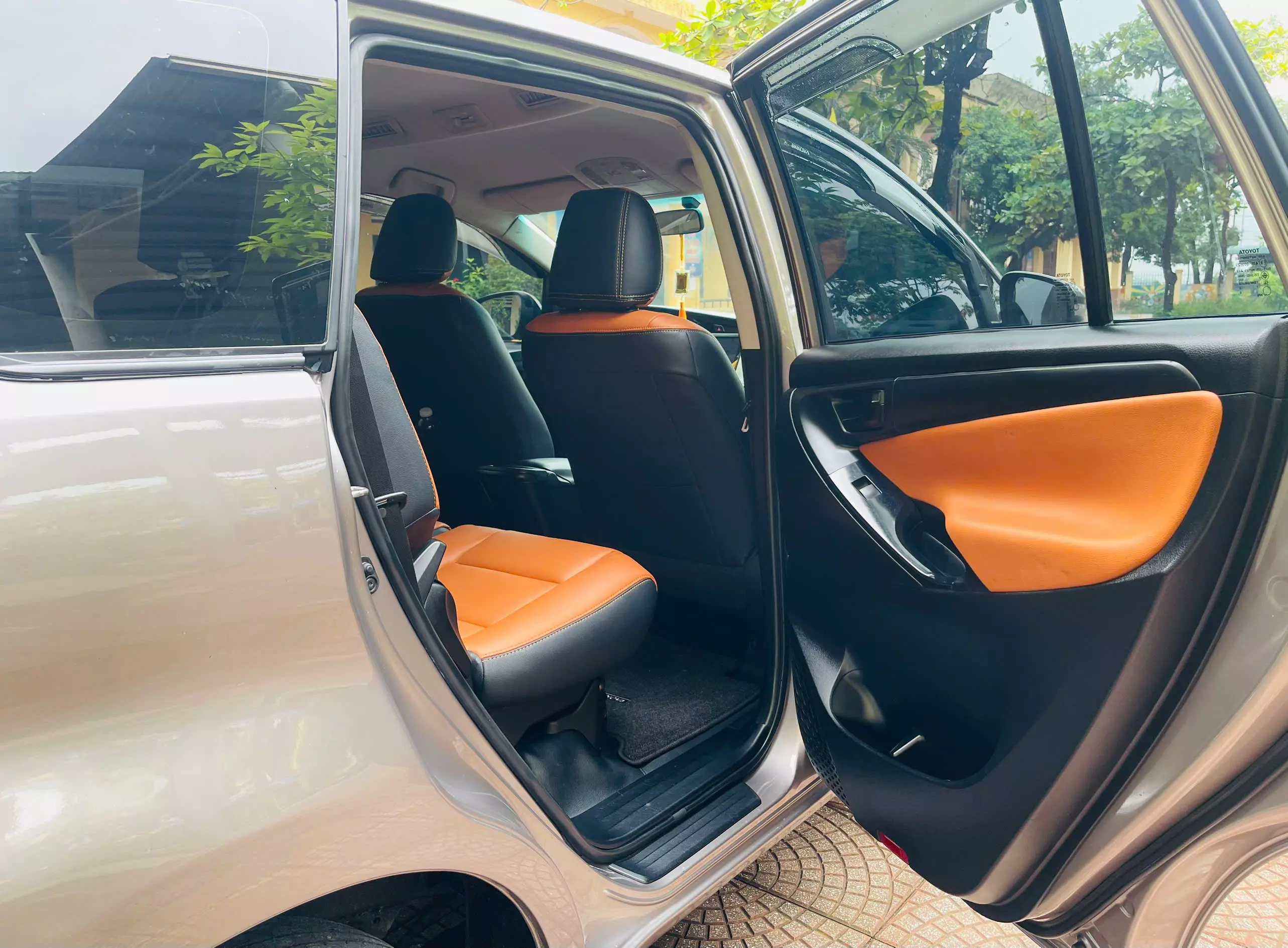 Tôi cần bán chiếc xe ô tô Toyota Innova 2.0E xe gđ sử dụng rất giữ gìn-6