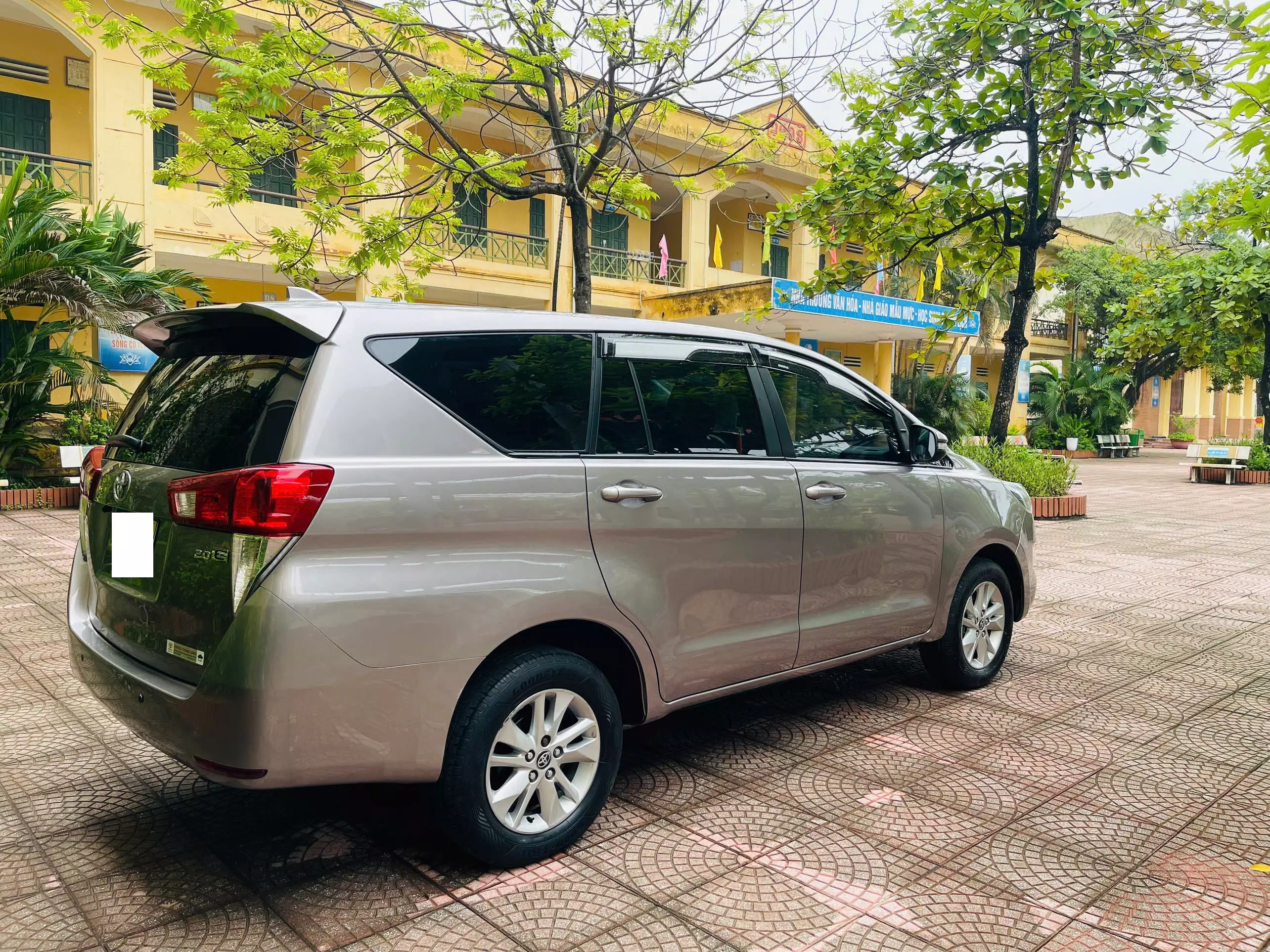 Tôi cần bán chiếc xe ô tô Toyota Innova 2.0E xe gđ sử dụng rất giữ gìn-9