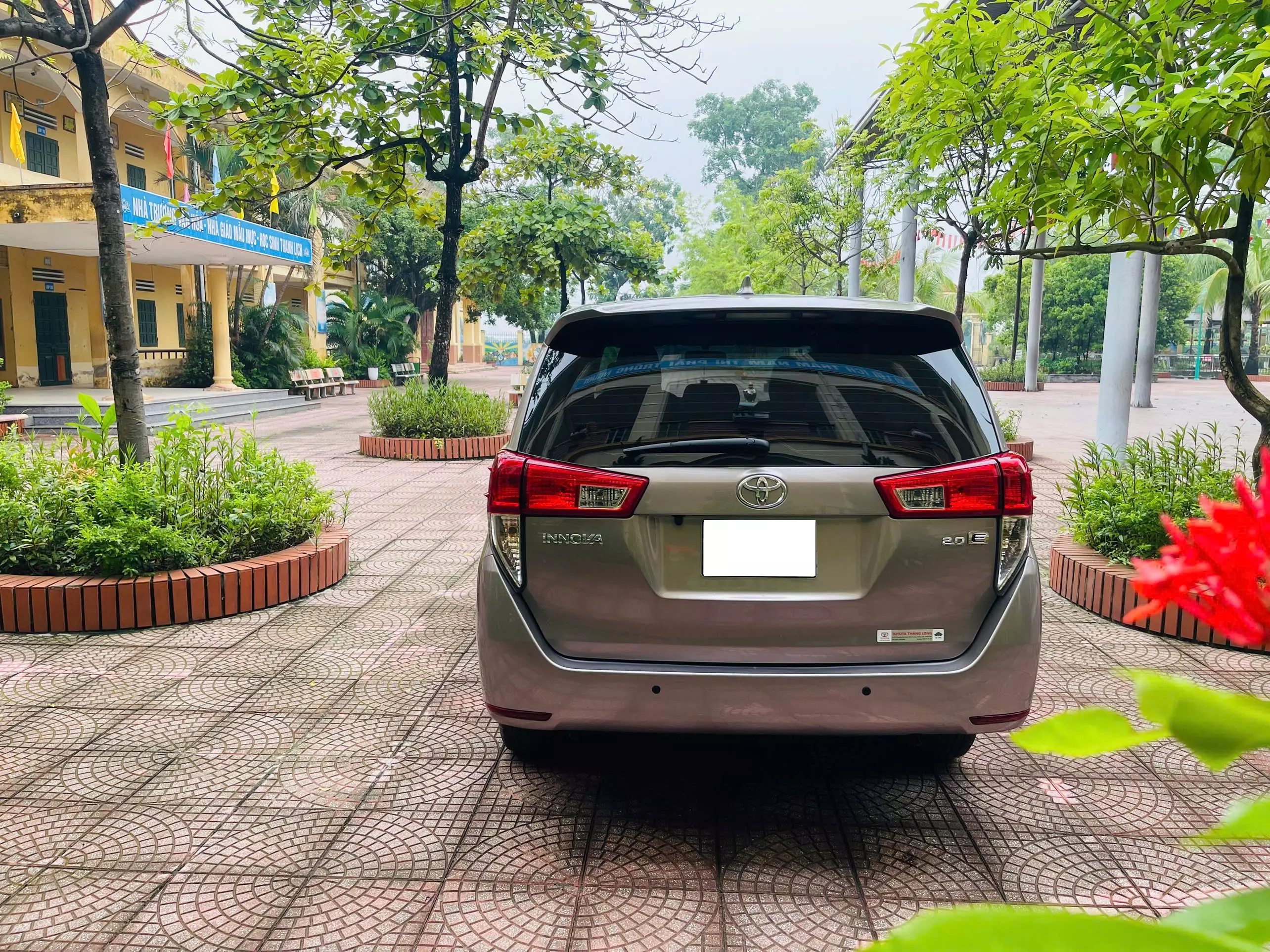 Tôi cần bán chiếc xe ô tô Toyota Innova 2.0E xe gđ sử dụng rất giữ gìn-10