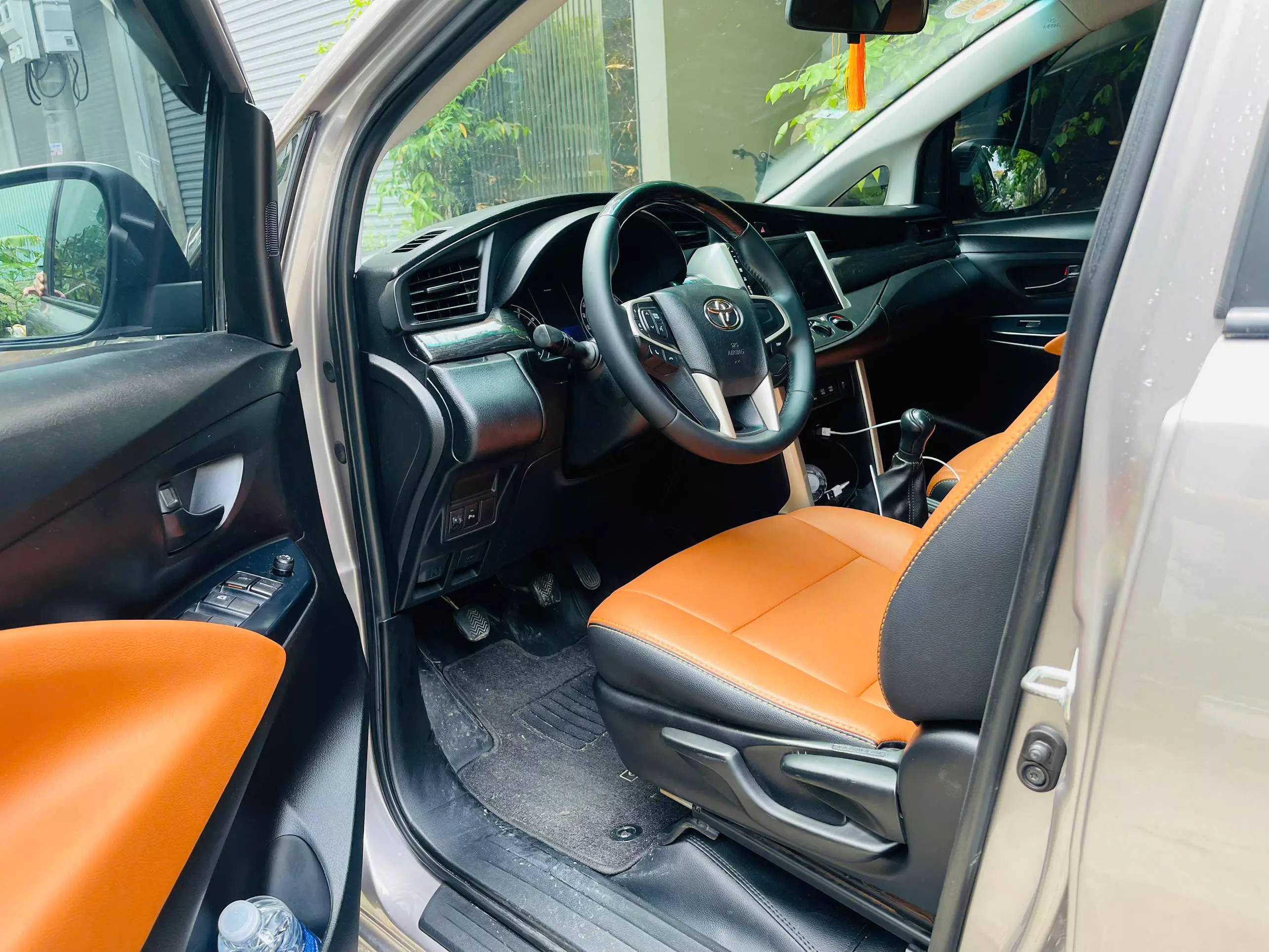 Gia đình tôi cần bán chiếc xe ô tô Toyota Innova 2.0E 2020-3