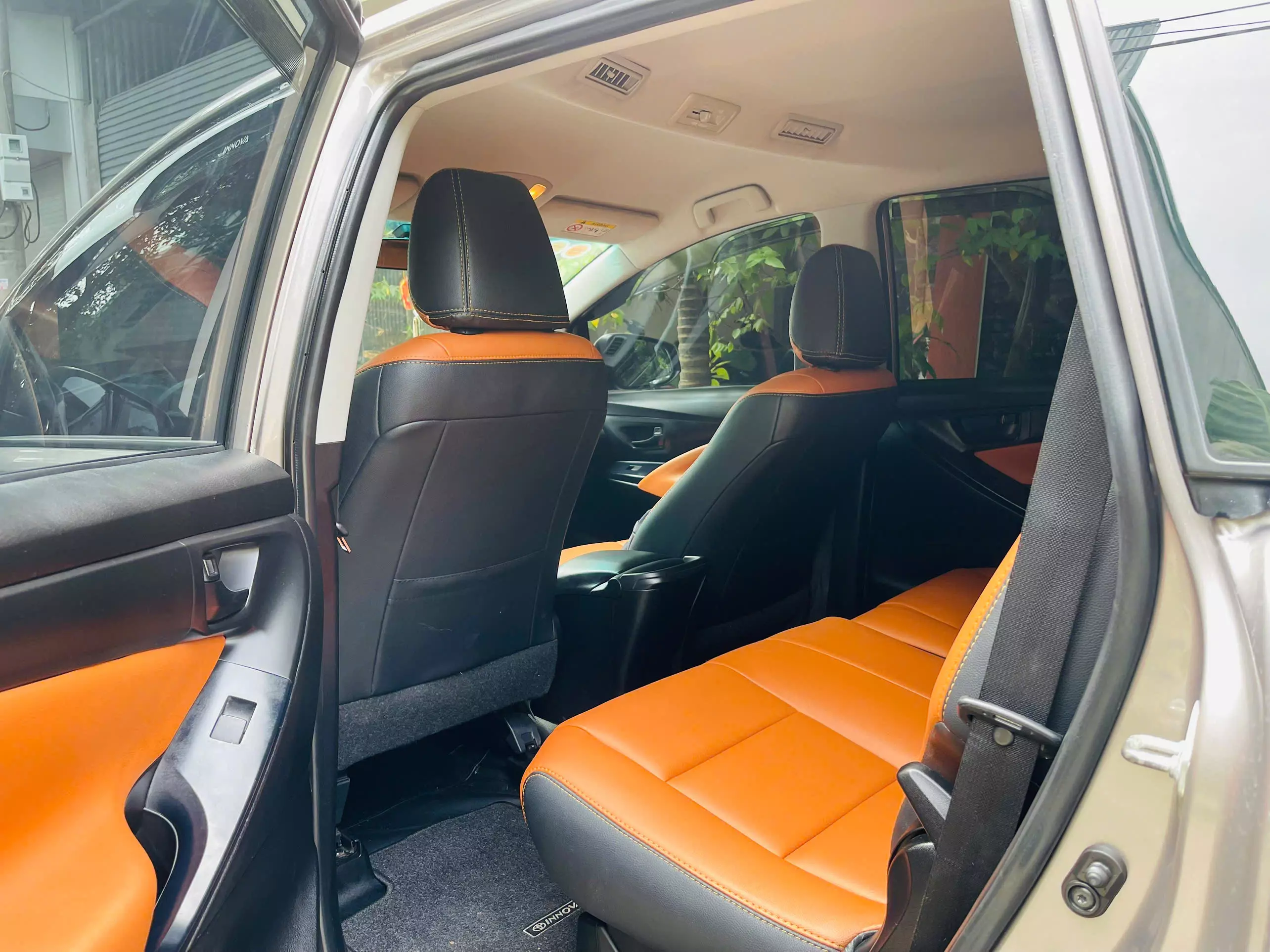 Gia đình tôi cần bán chiếc xe ô tô Toyota Innova 2.0E 2020-7