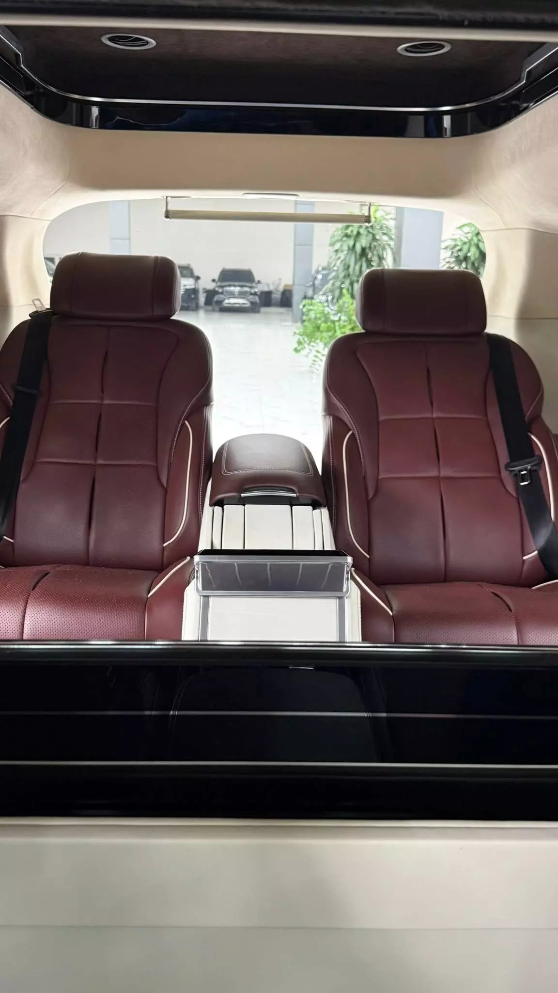 Bán KIA Canival Roya 04 chỗ siêu VIP, phiên bản giới hạn,sản xuất 2023-5