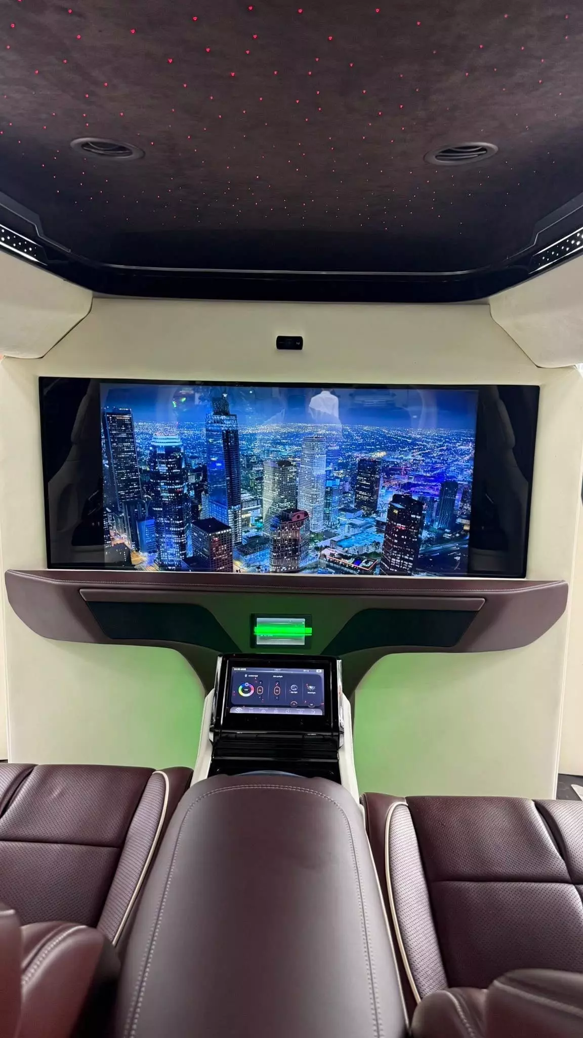 Bán KIA Canival Roya 04 chỗ siêu VIP, phiên bản giới hạn,sản xuất 2023-6