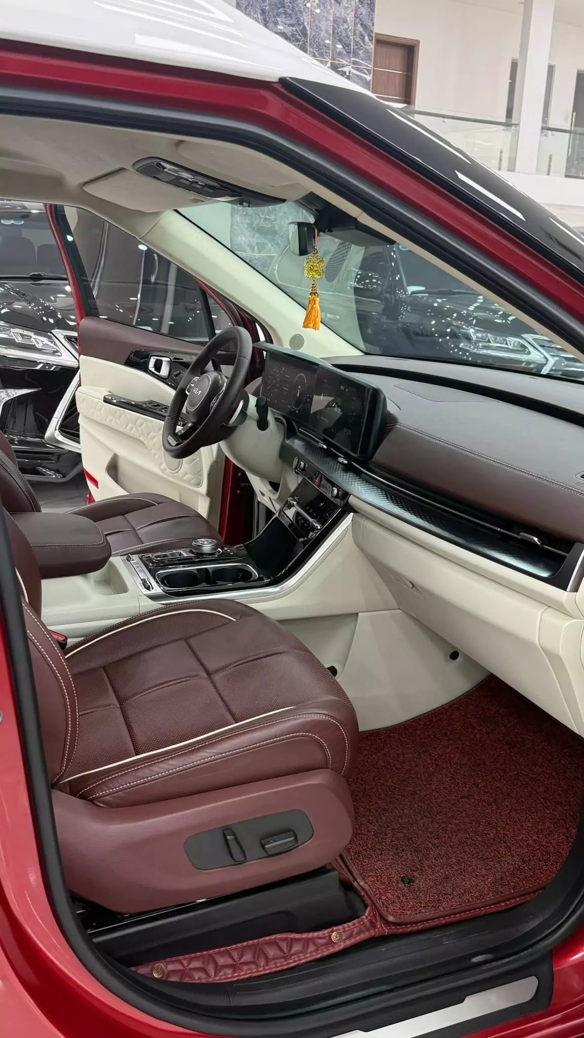 Bán KIA Canival Roya 04 chỗ siêu VIP, phiên bản giới hạn,sản xuất 2023-10