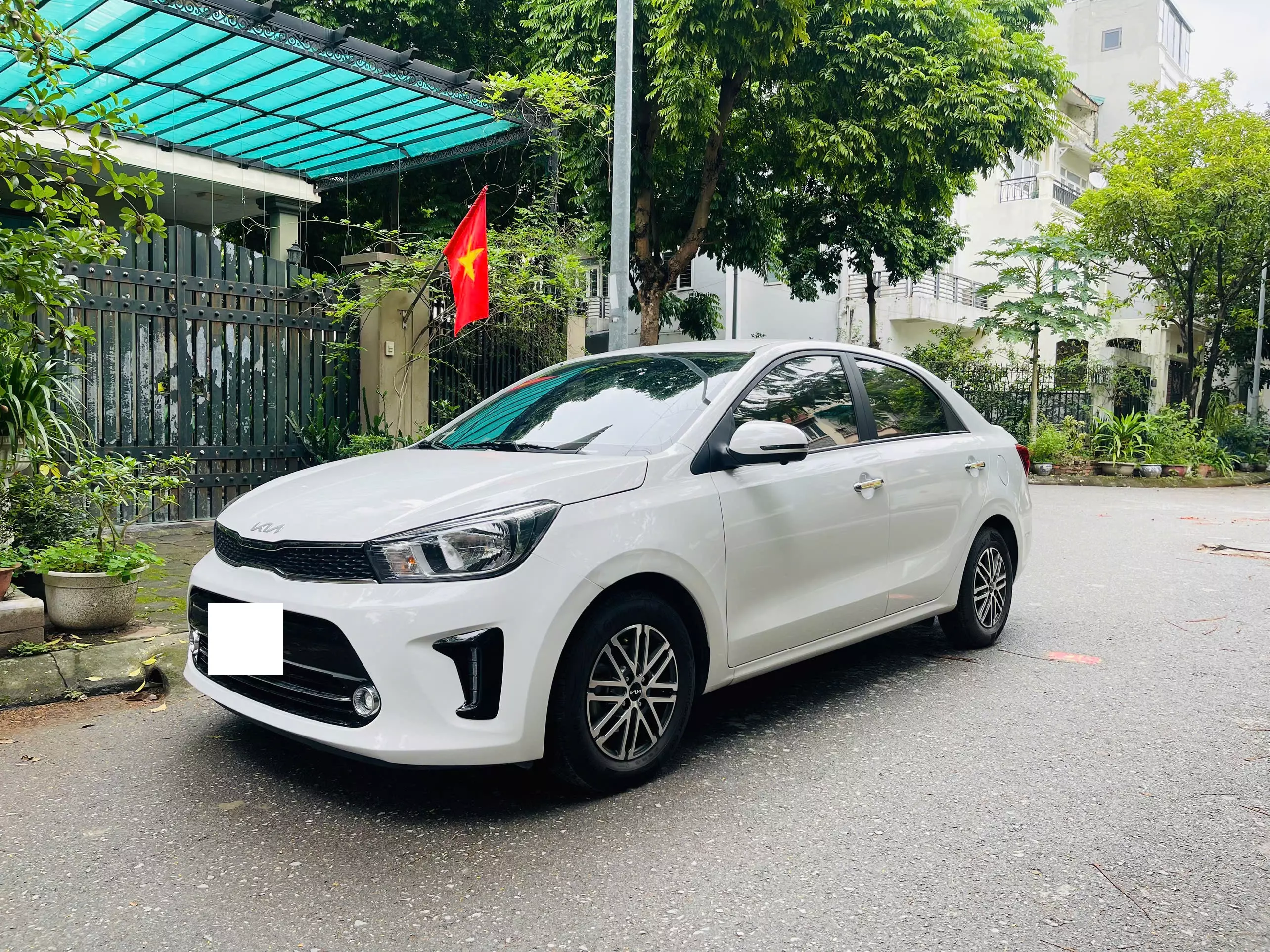 Tôi cần bán chiếc xe KIA SOLUTO 1.4MT Deluxe 2024 màu trắng.xe tên tư nhân chính chủ tôi sử dụng giữ gìn rất cẩn thận-1