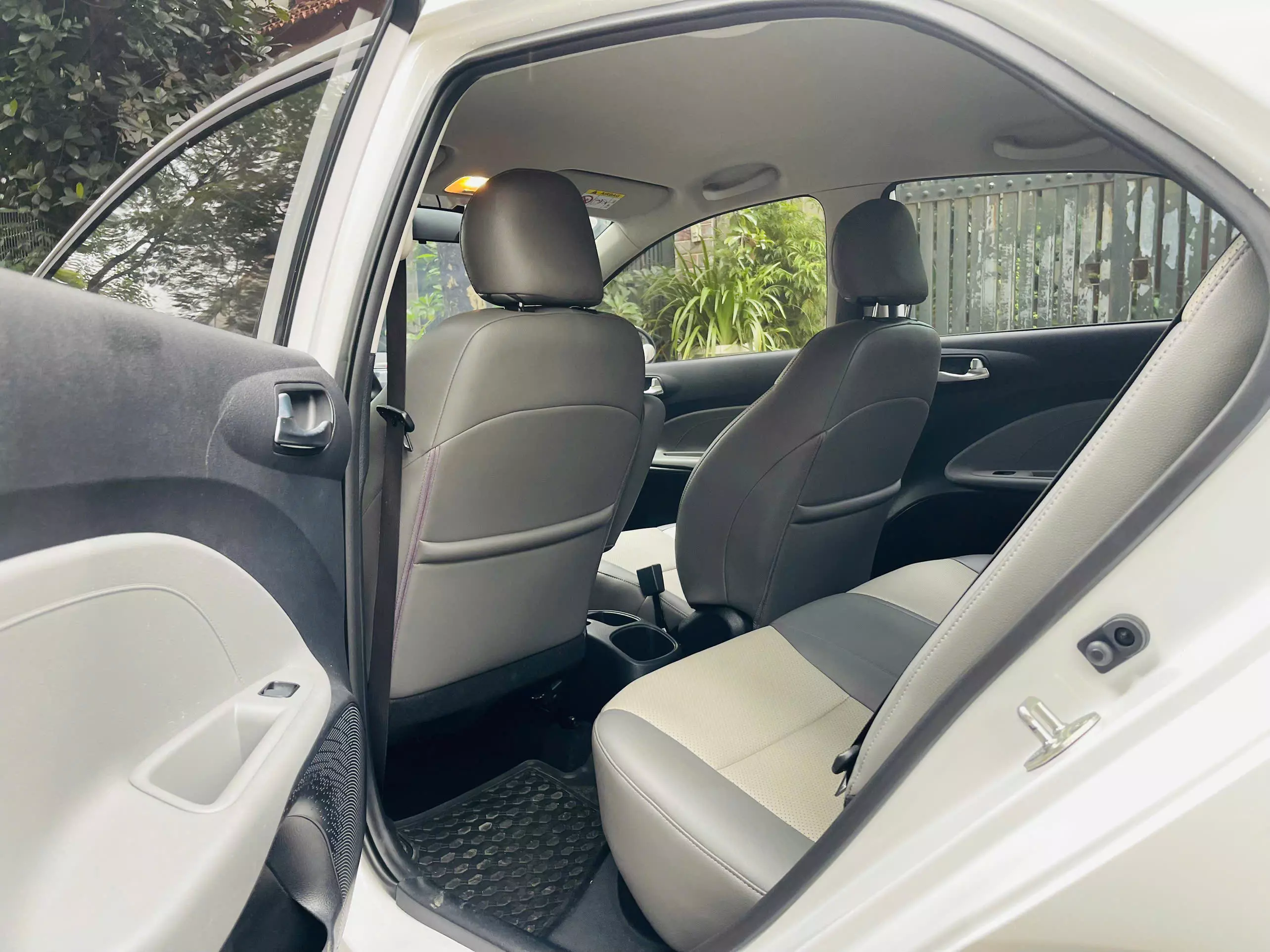 Tôi cần bán chiếc xe KIA SOLUTO 1.4MT Deluxe 2024 màu trắng.xe tên tư nhân chính chủ tôi sử dụng giữ gìn rất cẩn thận-7