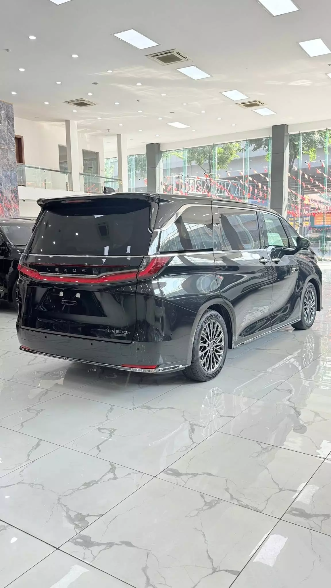 Giao ngay Lexus LM500h 4 chỗ VIP, sản xuất 2025, mới 100%.-8