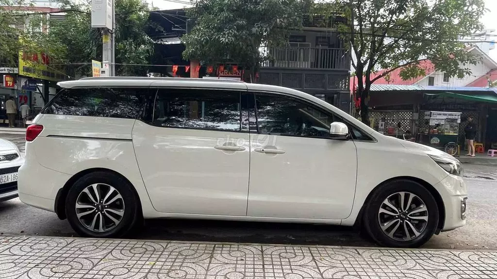 Sedona sản xuất 2016, màu trắng sang trọng đang tìm chủ nhân mới. -4