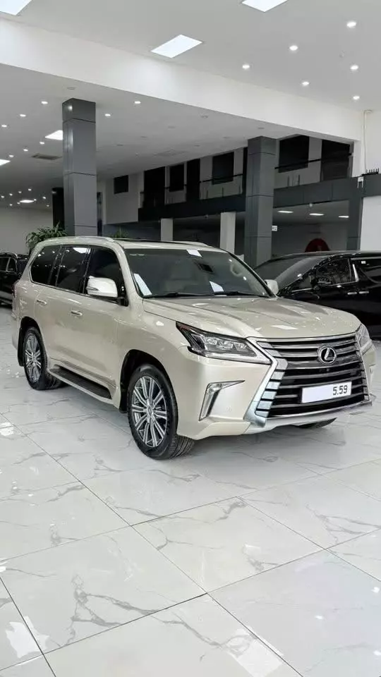 Bán Lexus LX570 sản xuất 2016, màu vàng cát cực đẹp.-1