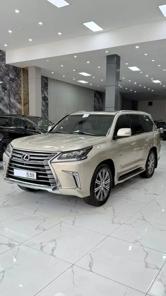 Bán Lexus LX570 sản xuất 2016, màu vàng cát cực đẹp.-2