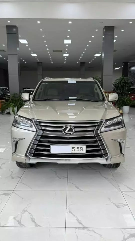 Bán Lexus LX570 sản xuất 2016, màu vàng cát cực đẹp.-0