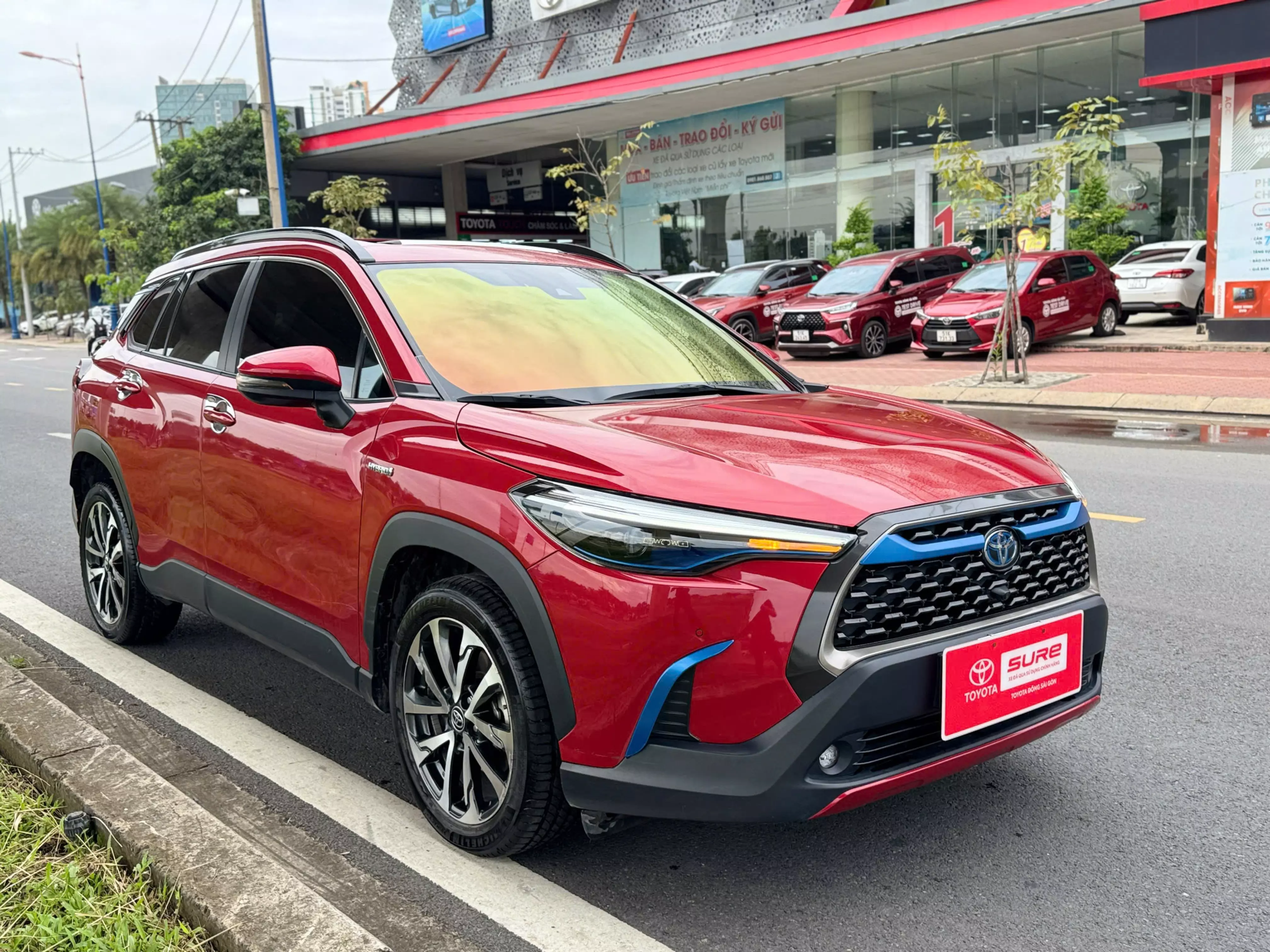 Cần bán gấp Toyota Corolla Cross Cross 1.8 HEV 2021, màu đỏ, nhập khẩu chính hãng-0