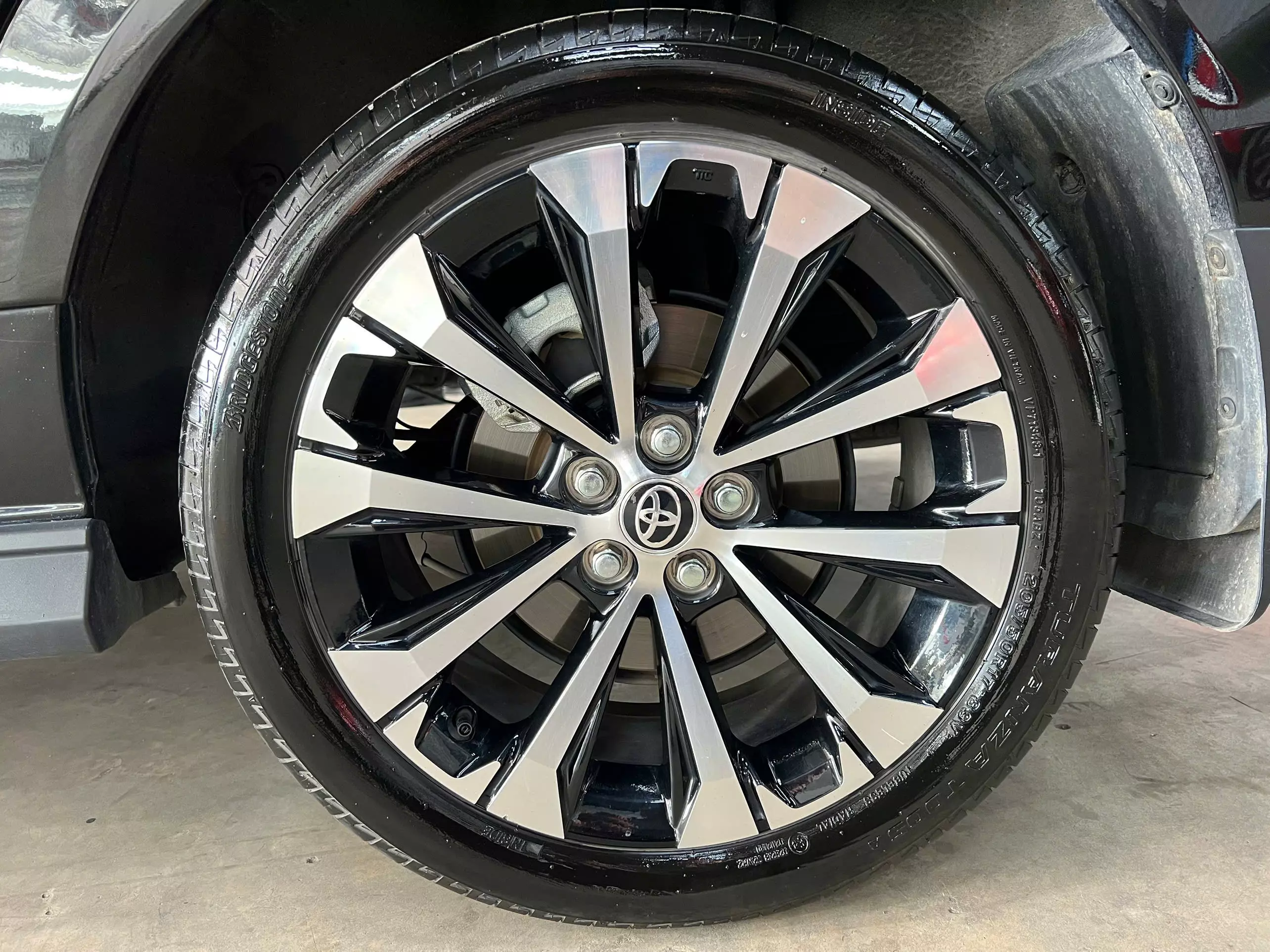 Cần bán Toyota Veloz Cross Veloz top 2024, màu đen-6