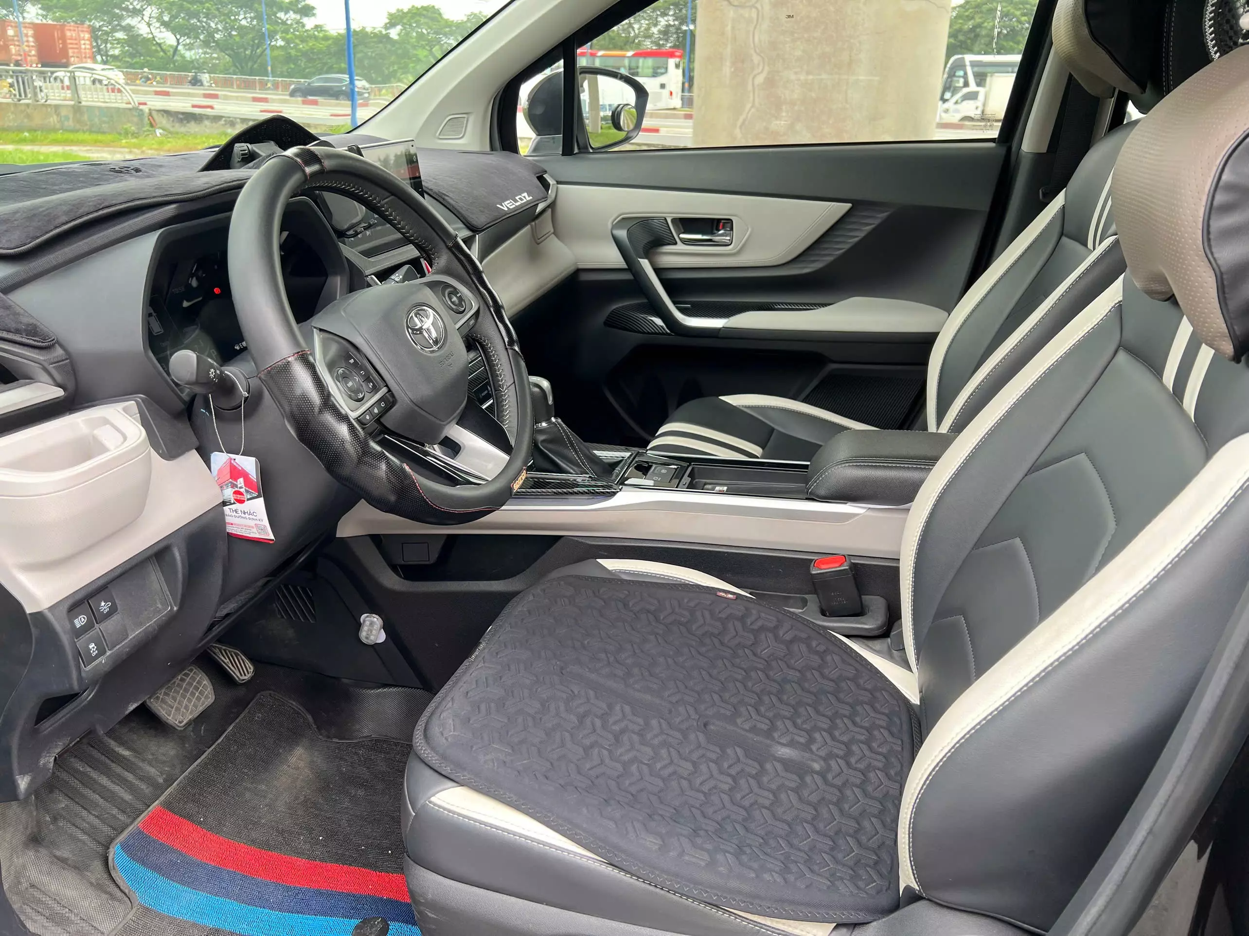 Cần bán Toyota Veloz Cross Veloz top 2024, màu đen-13