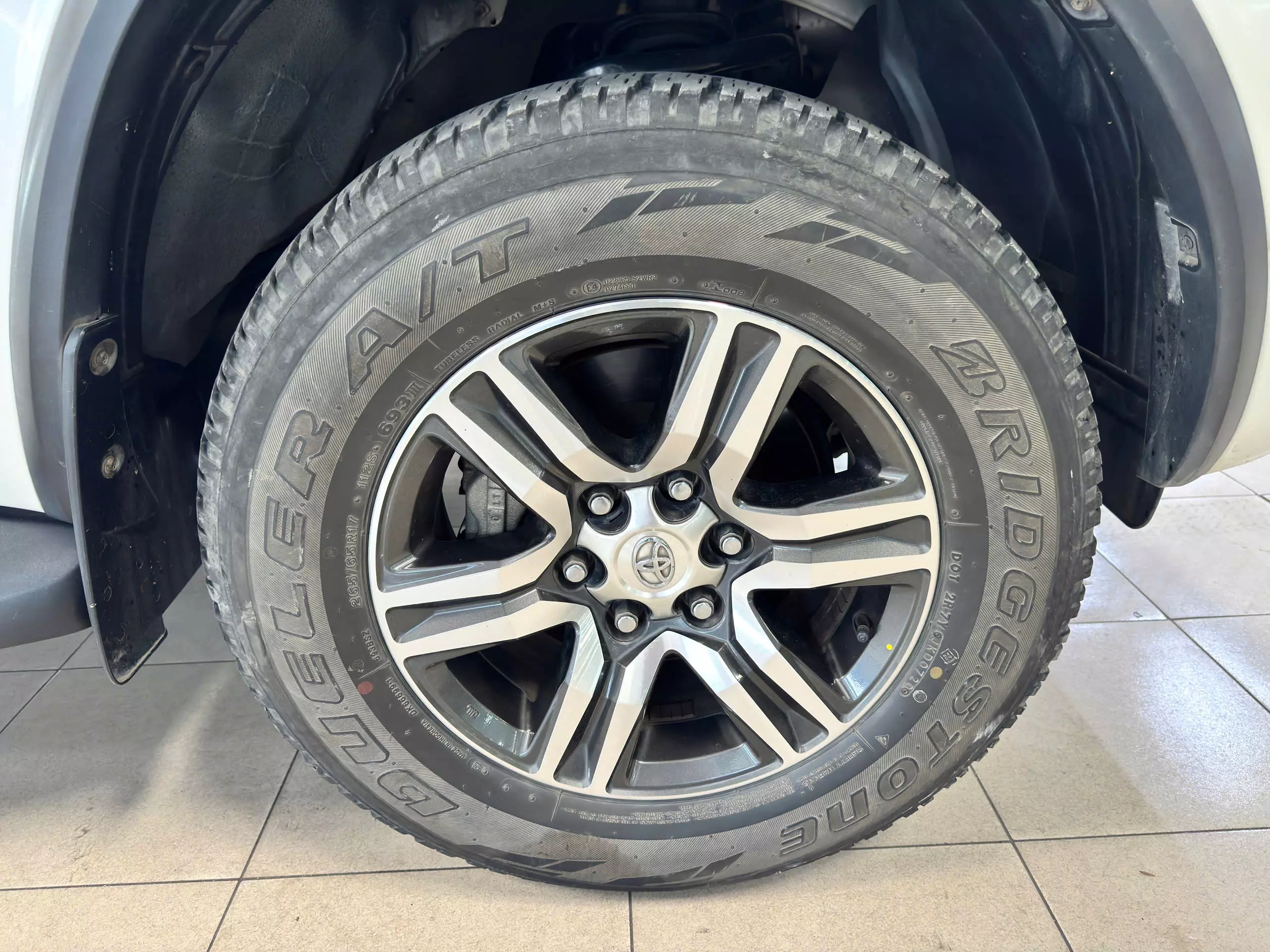 Toyota Fortuner 2.4G AT 2020-3