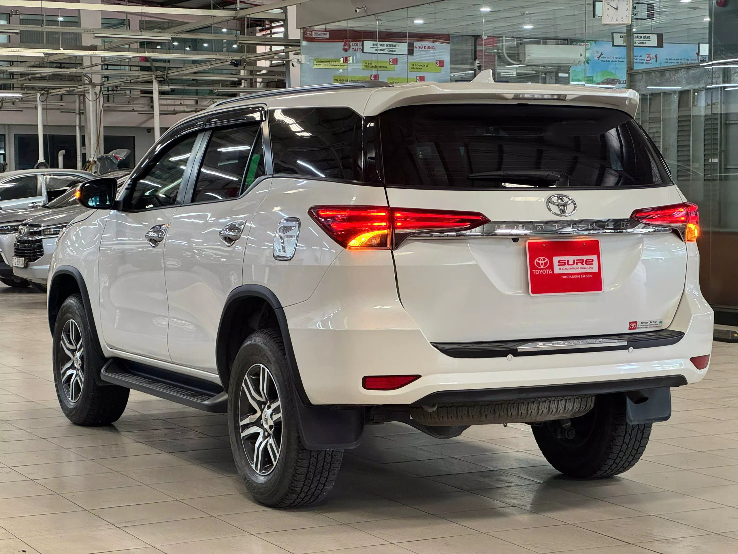 Toyota Fortuner 2.4G AT 2020-13