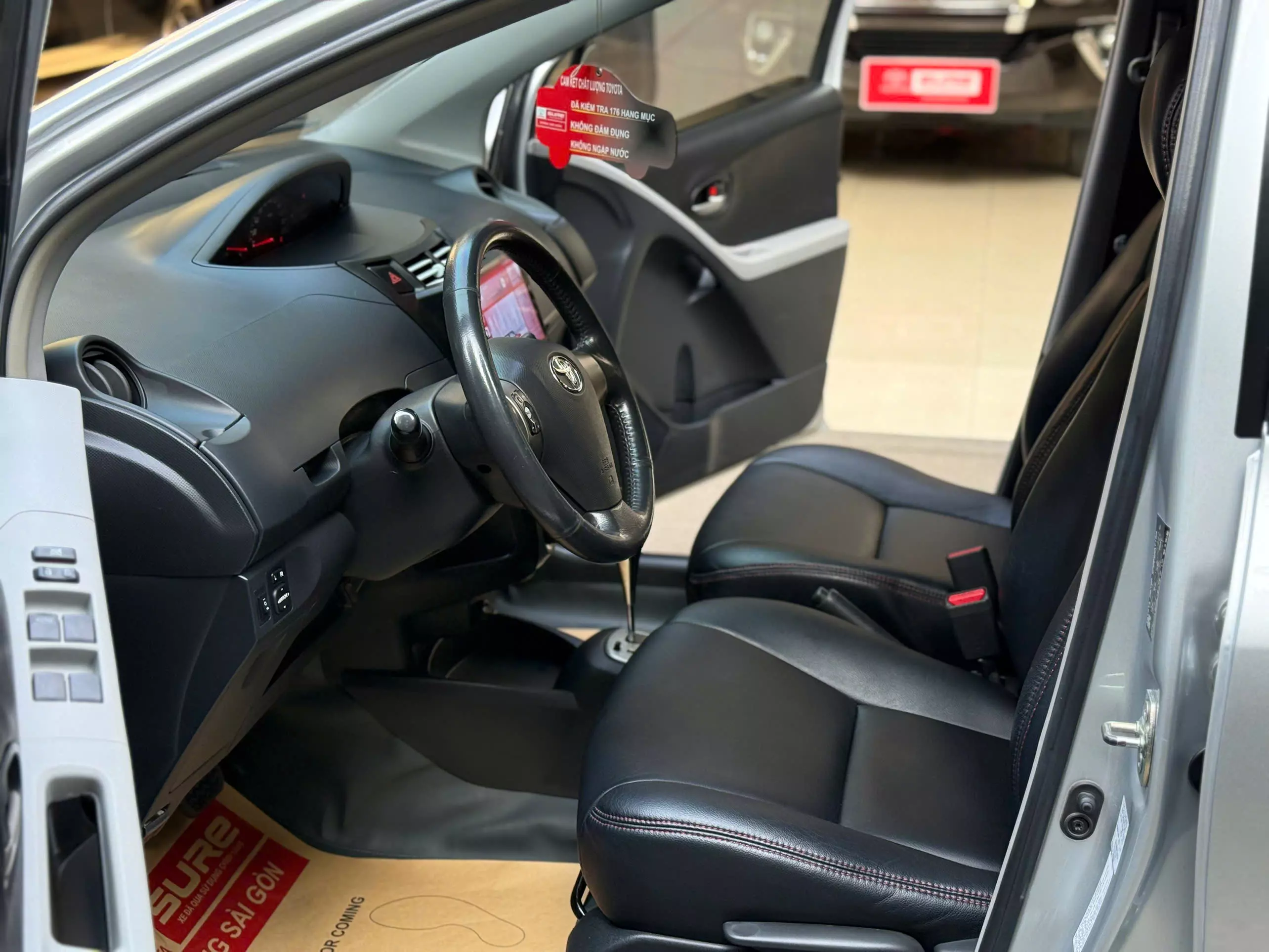 Toyota Yaris 1.5G AT 2011-3