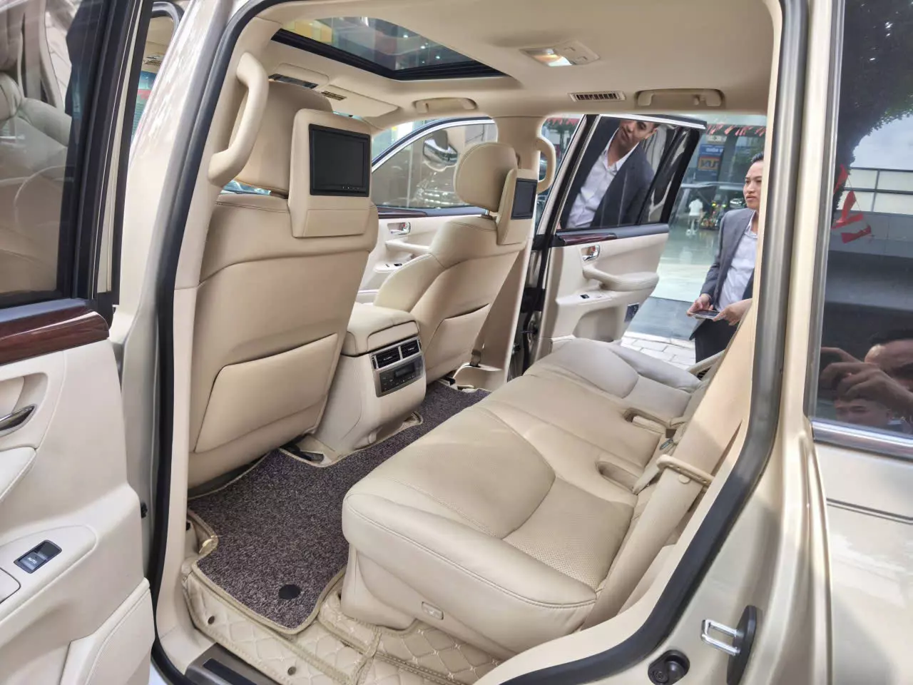 Bán xe Lexus LX 570 2014, màu vàng, nhập khẩu Thị trường mỹ -6