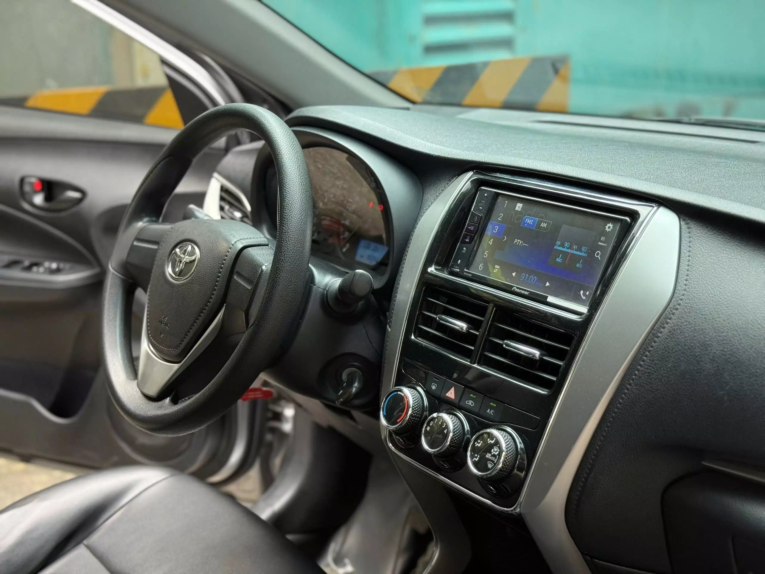 Cần bán xe Toyota Vios 1.5 E MT 2020 2020, màu bạc, giá 325tr-4