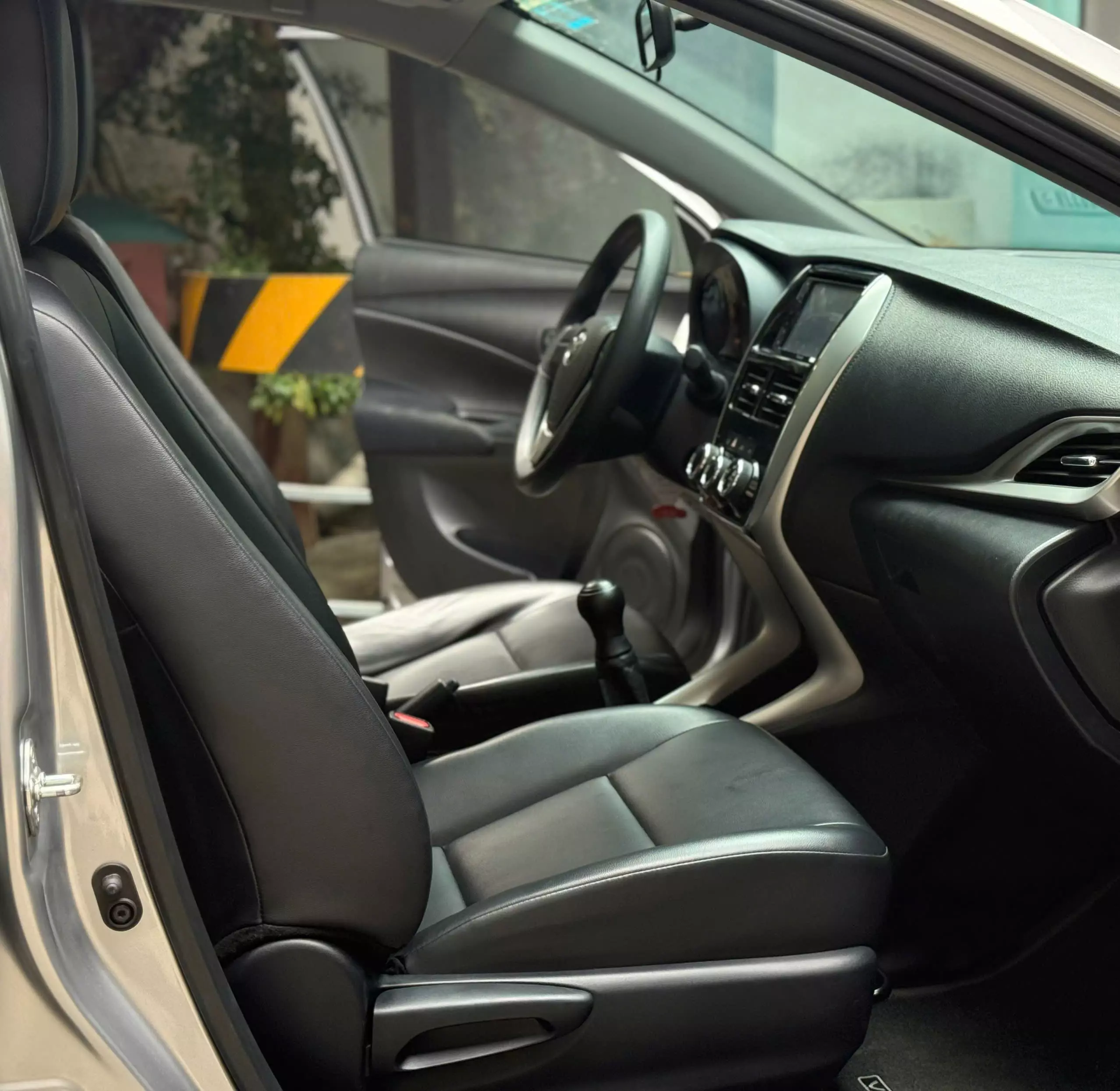 Cần bán xe Toyota Vios 1.5 E MT 2020 2020, màu bạc, giá 325tr-5