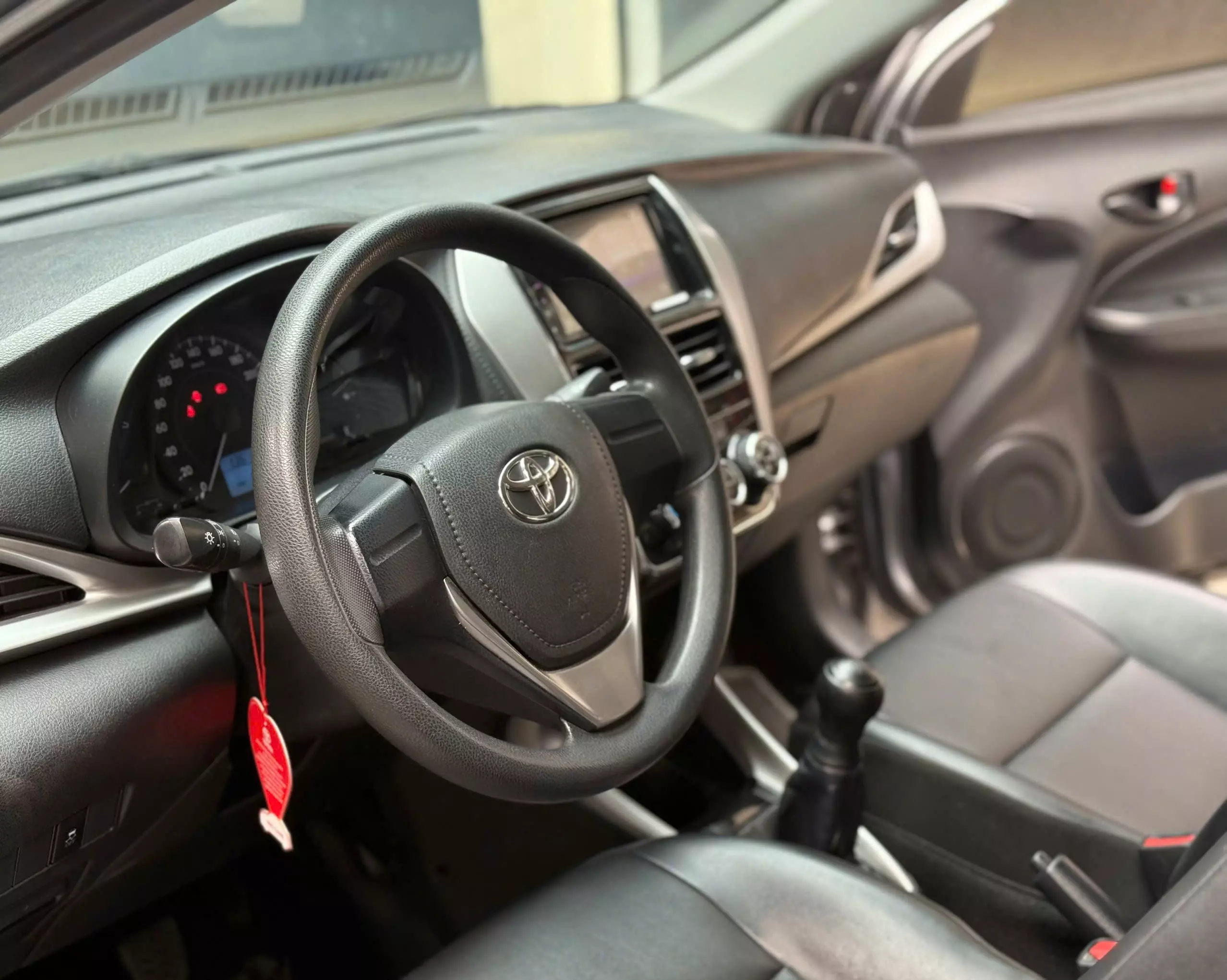 Cần bán xe Toyota Vios 1.5 E MT 2020 2020, màu bạc, giá 325tr-6