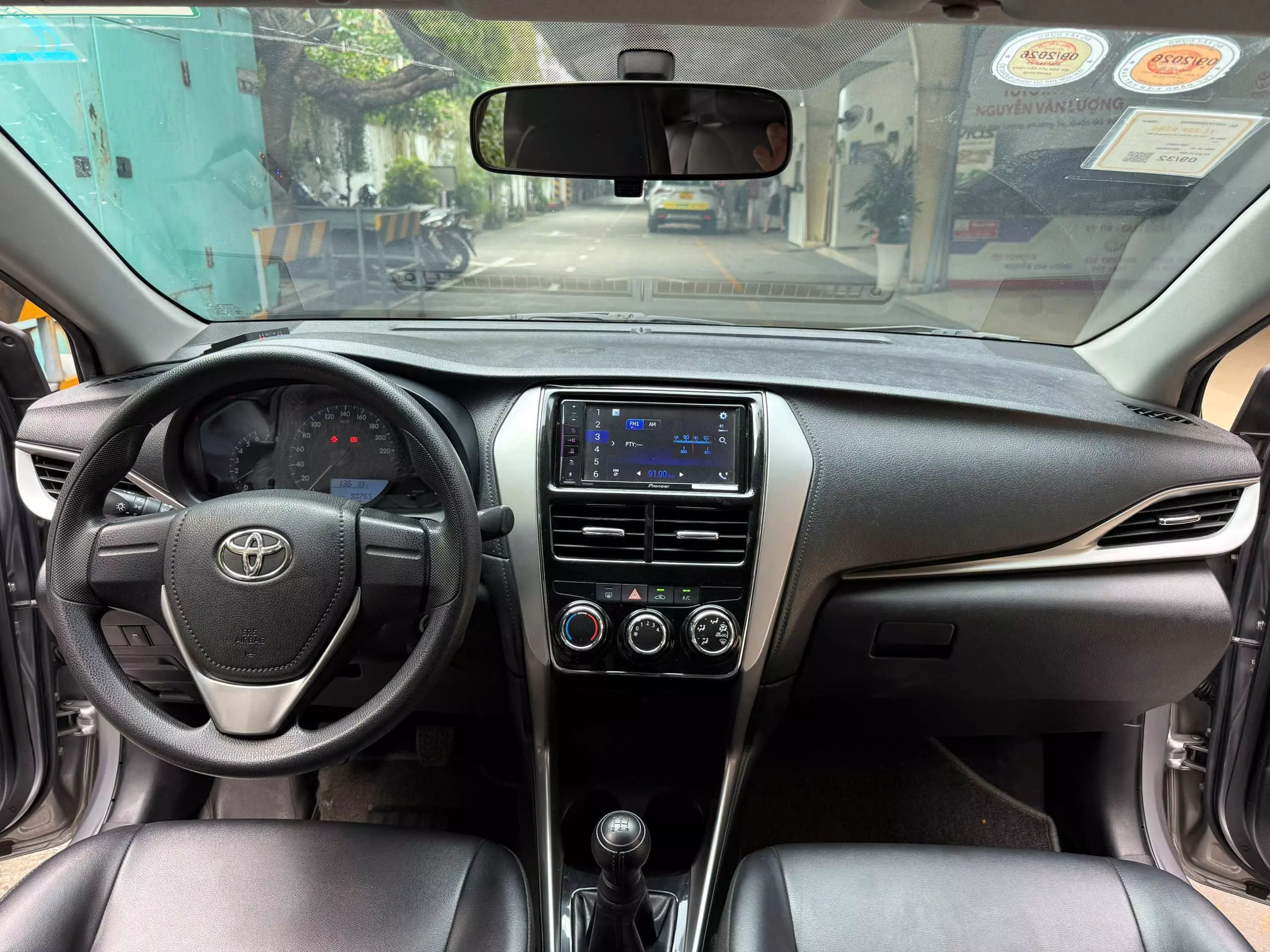 Cần bán xe Toyota Vios 1.5 E MT 2020 2020, màu bạc, giá 325tr-7
