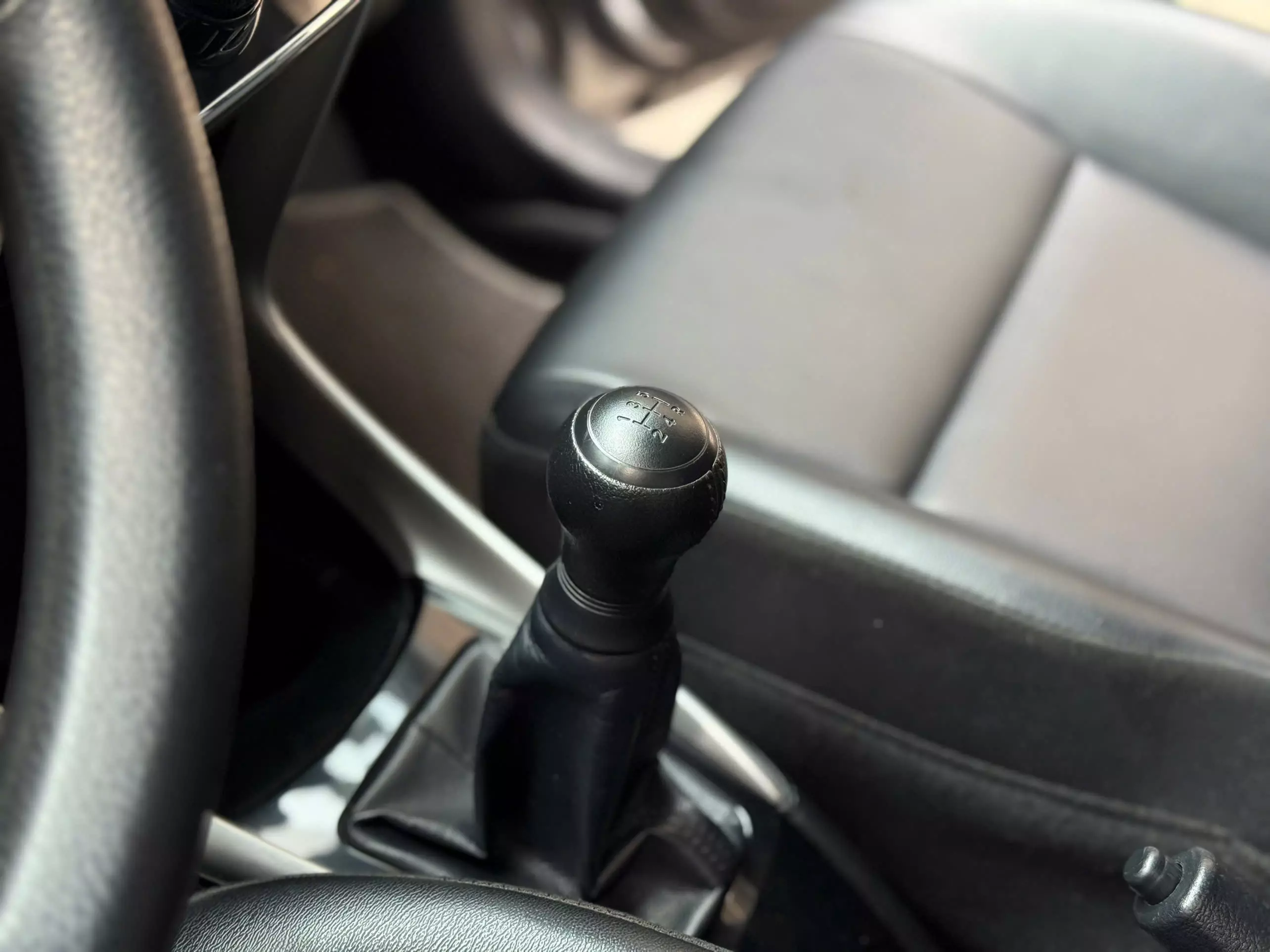 Cần bán xe Toyota Vios 1.5 E MT 2020 2020, màu bạc, giá 325tr-8