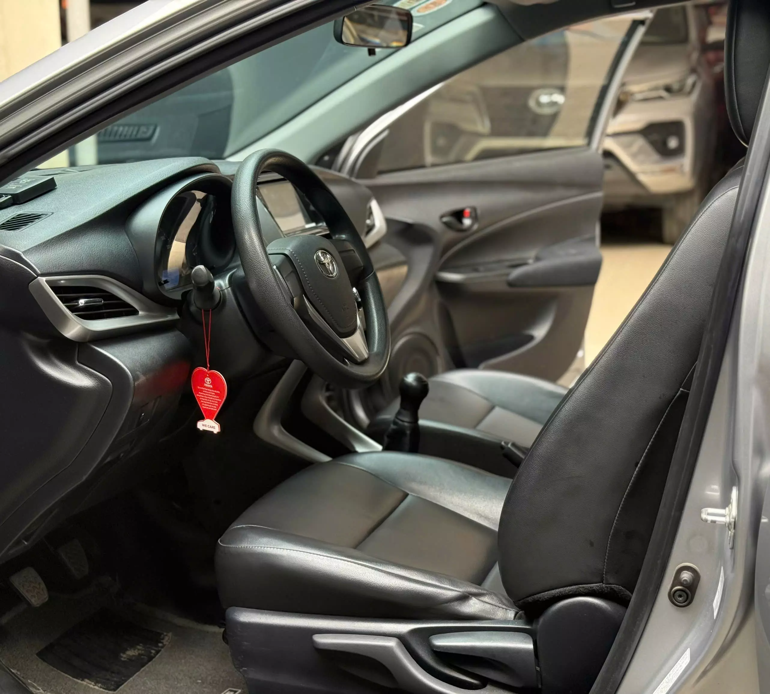 Cần bán xe Toyota Vios 1.5 E MT 2020 2020, màu bạc, giá 325tr-10