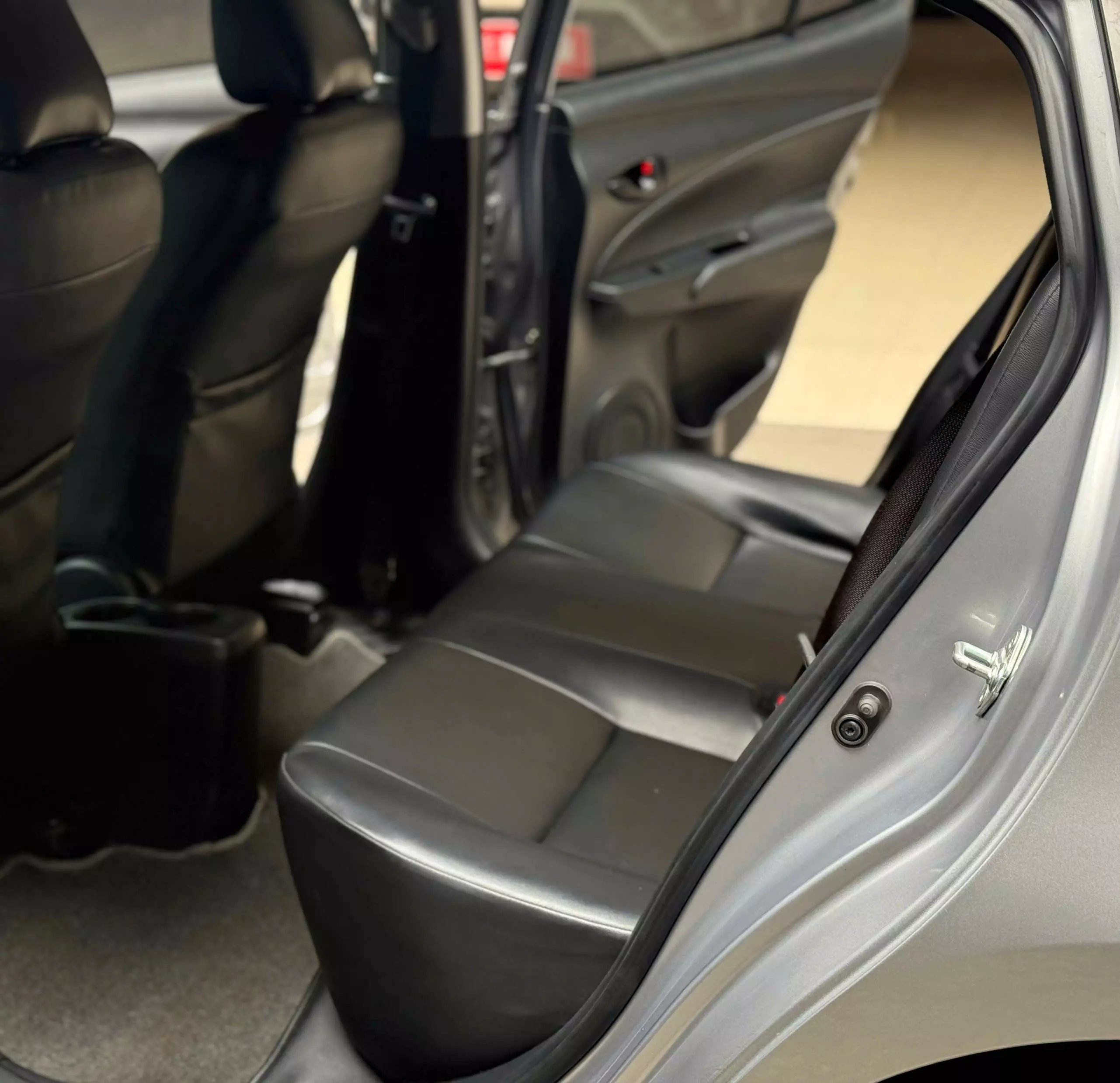 Cần bán xe Toyota Vios 1.5 E MT 2020 2020, màu bạc, giá 325tr-11