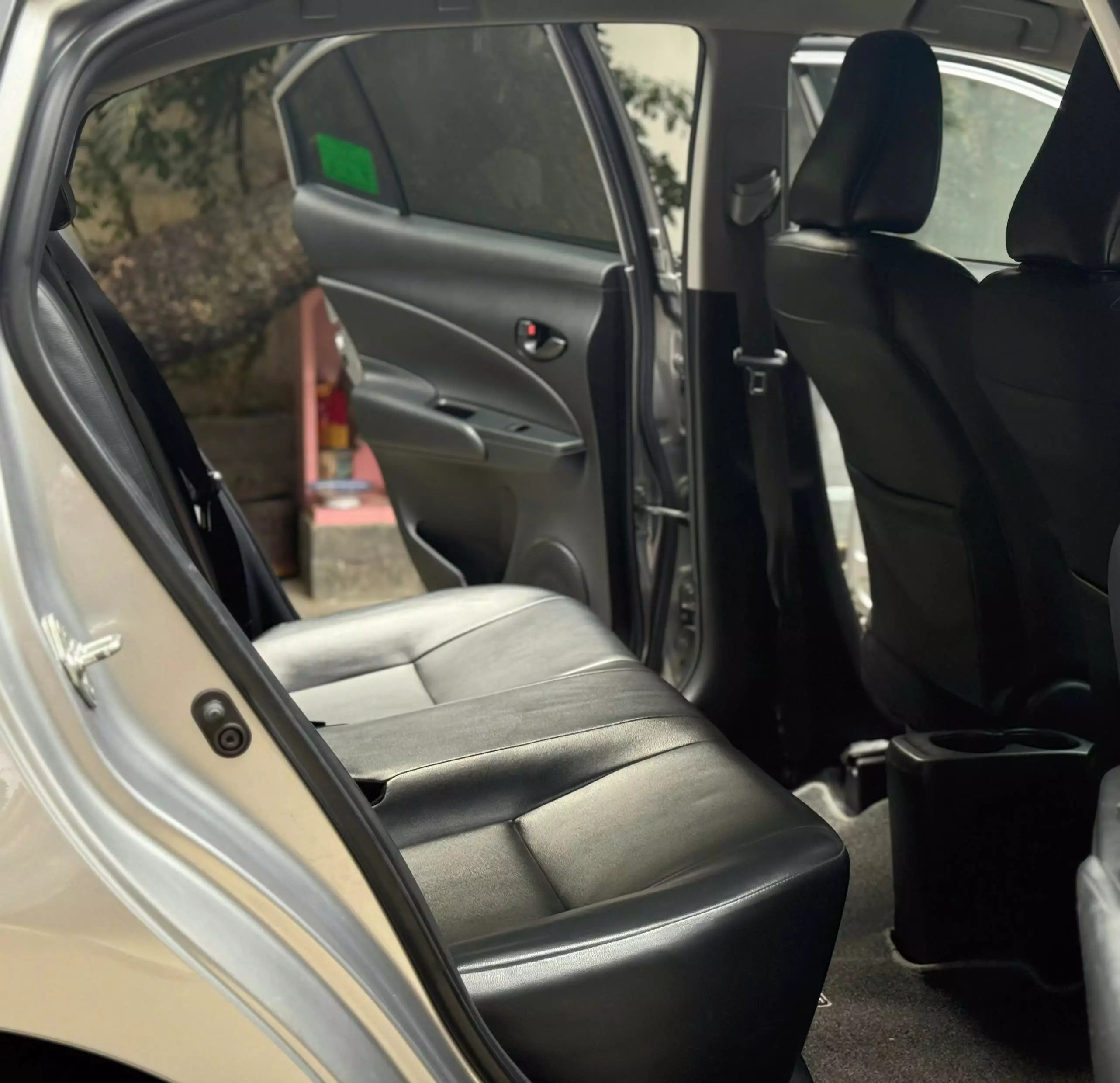 Cần bán xe Toyota Vios 1.5 E MT 2020 2020, màu bạc, giá 325tr-12