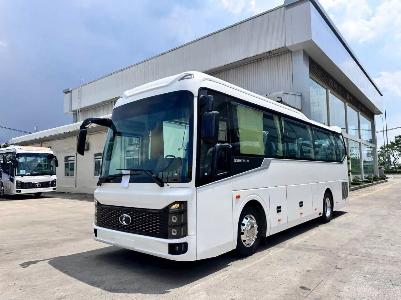 THACO CRUIZER 95S 270Ps – ĐẲNG CẤP XE BUS GHẾ NGỒI THẾ HỆ MỚI 2025  MẠNH MẼ – TIẾT KIỆM – SANG TRỌNG – SINH LỜI BỀN VỮNG-1