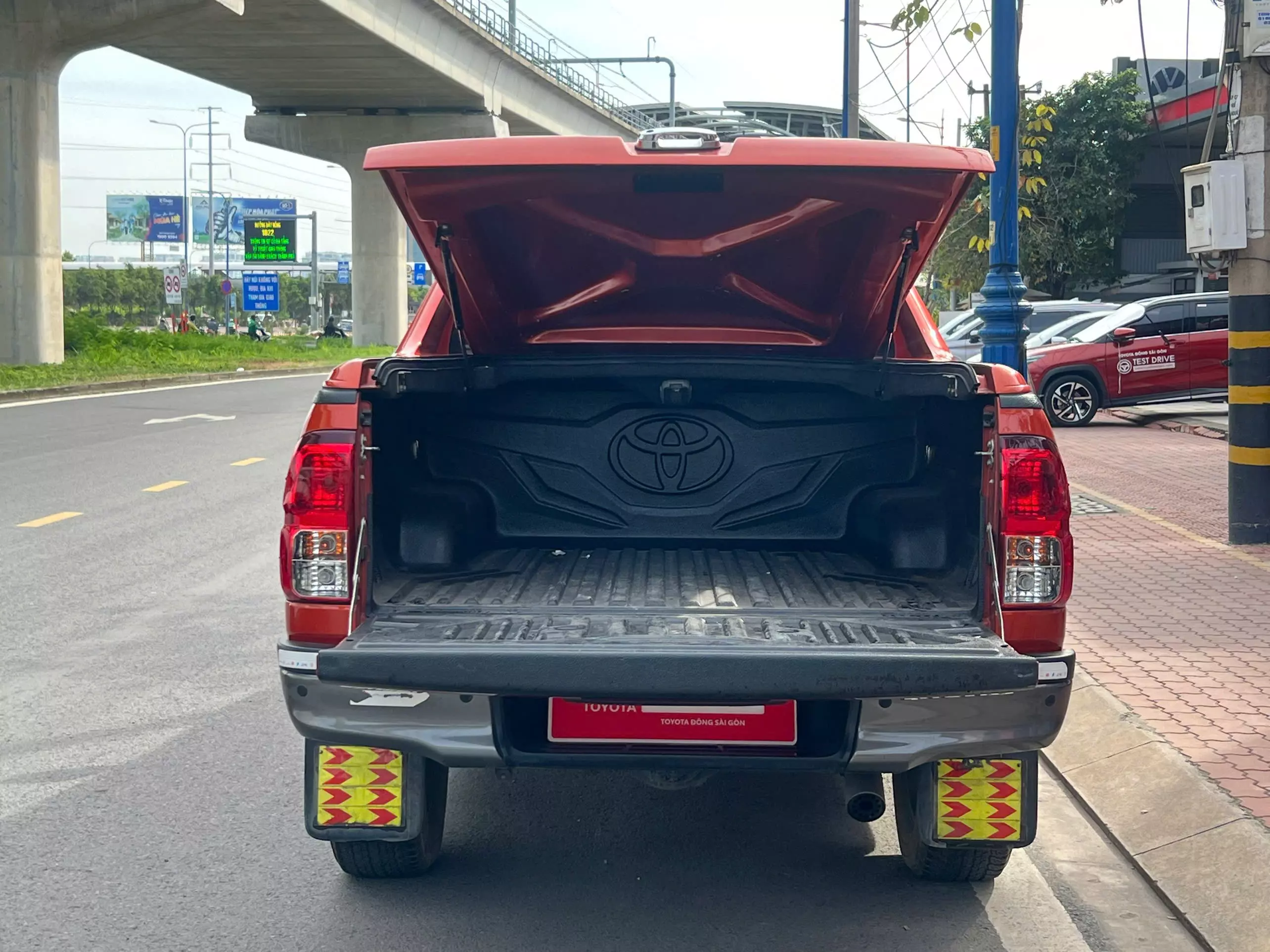 Cần bán lại xe Toyota HILUX 2.4G 4×2 AT 2021, nhập khẩu chính hãng-3