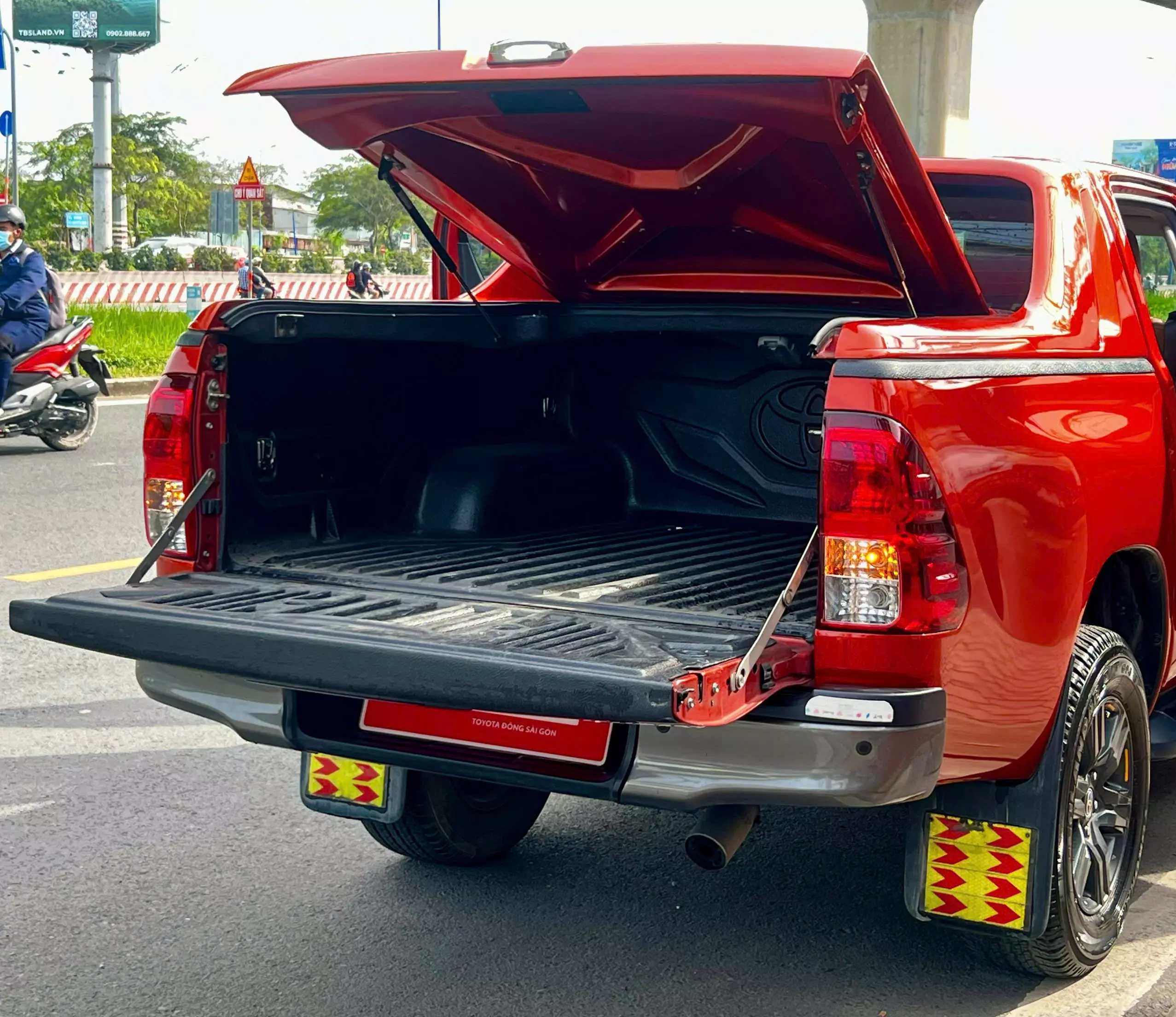 Cần bán lại xe Toyota HILUX 2.4G 4×2 AT 2021, nhập khẩu chính hãng-5