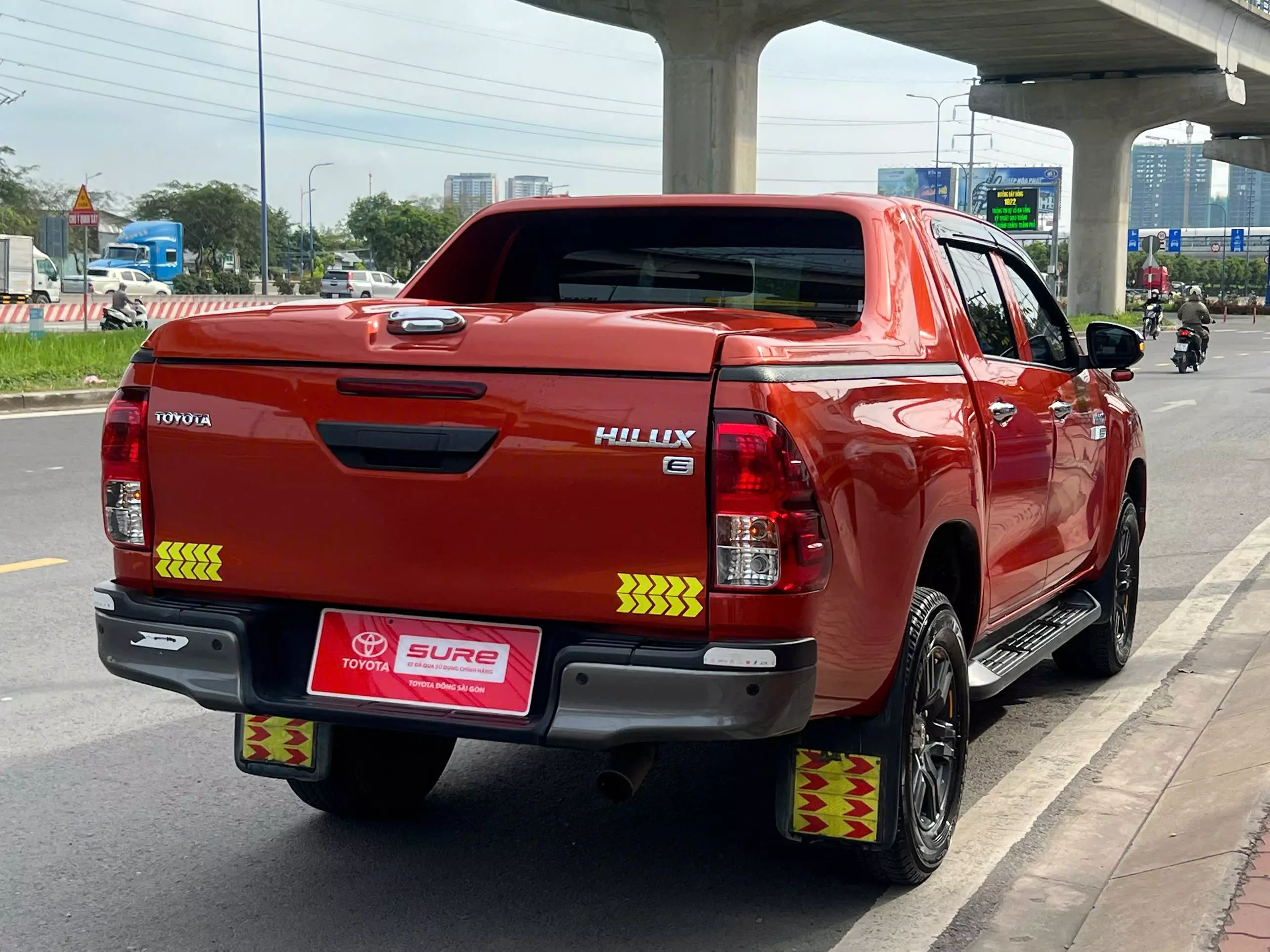 Cần bán lại xe Toyota HILUX 2.4G 4×2 AT 2021, nhập khẩu chính hãng-16
