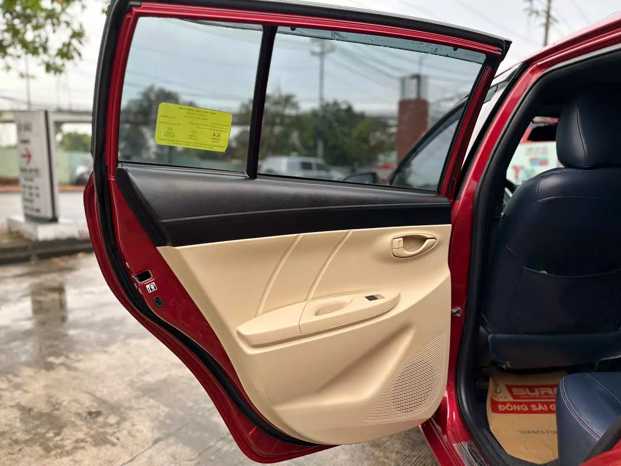 Cần bán Toyota Yaris 1.3E 2015, màu đỏ, nhập khẩu chính hãng, giá 350tr-6