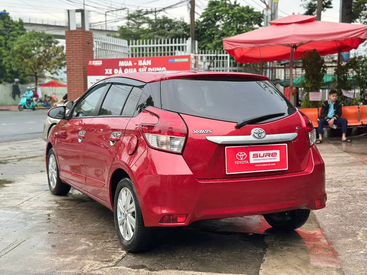 Cần bán Toyota Yaris 1.3E 2015, màu đỏ, nhập khẩu chính hãng, giá 350tr-9