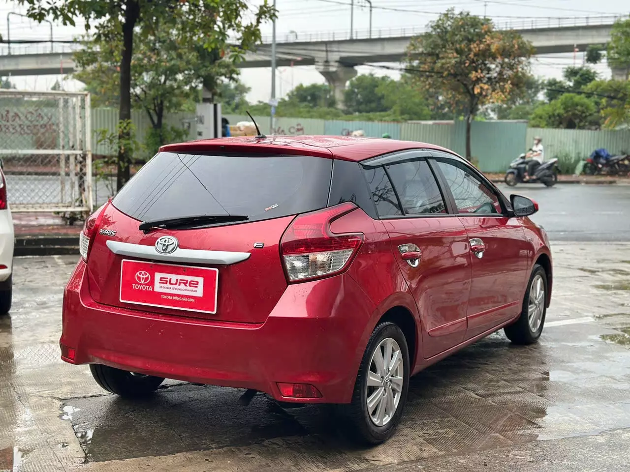 Cần bán Toyota Yaris 1.3E 2015, màu đỏ, nhập khẩu chính hãng, giá 350tr-14