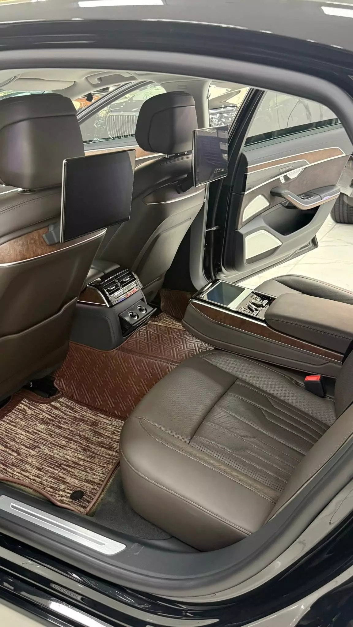 Bán Audi A8L Plus đăng ký 2024. Xe đẹp như mới.-8