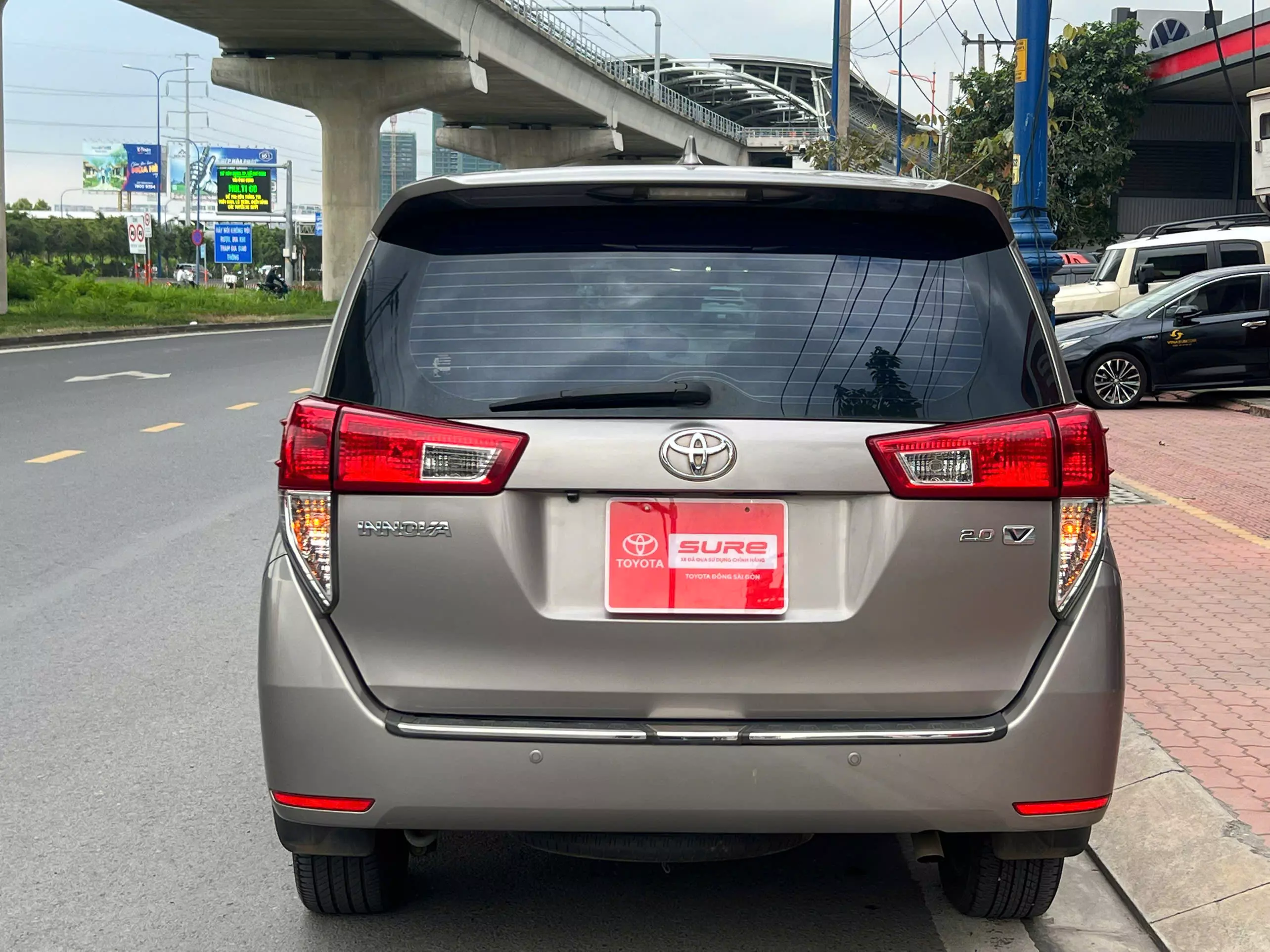 Toyota Innova 2.0V 2017-4