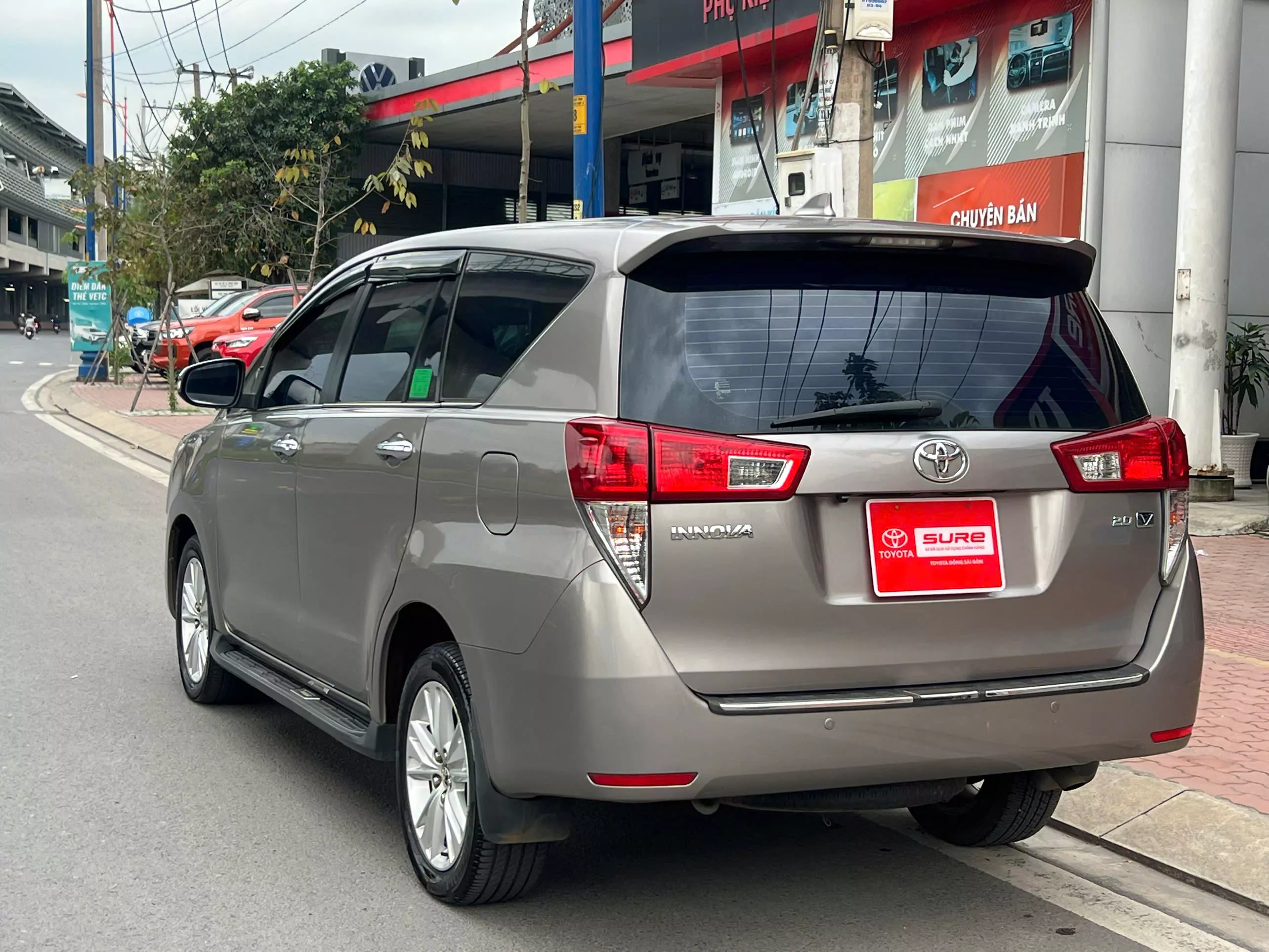 Toyota Innova 2.0V 2017-5