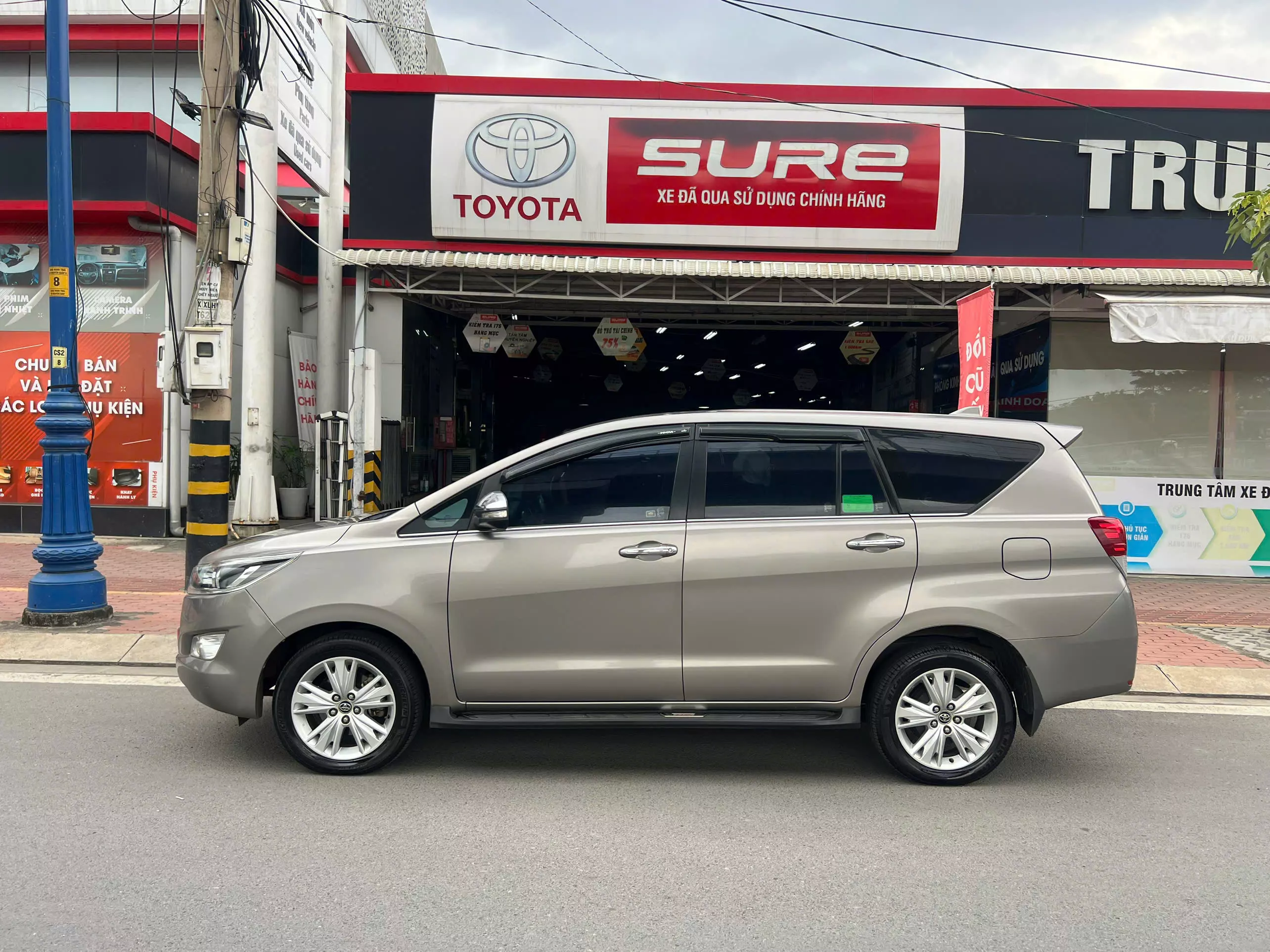 Toyota Innova 2.0V 2017-8