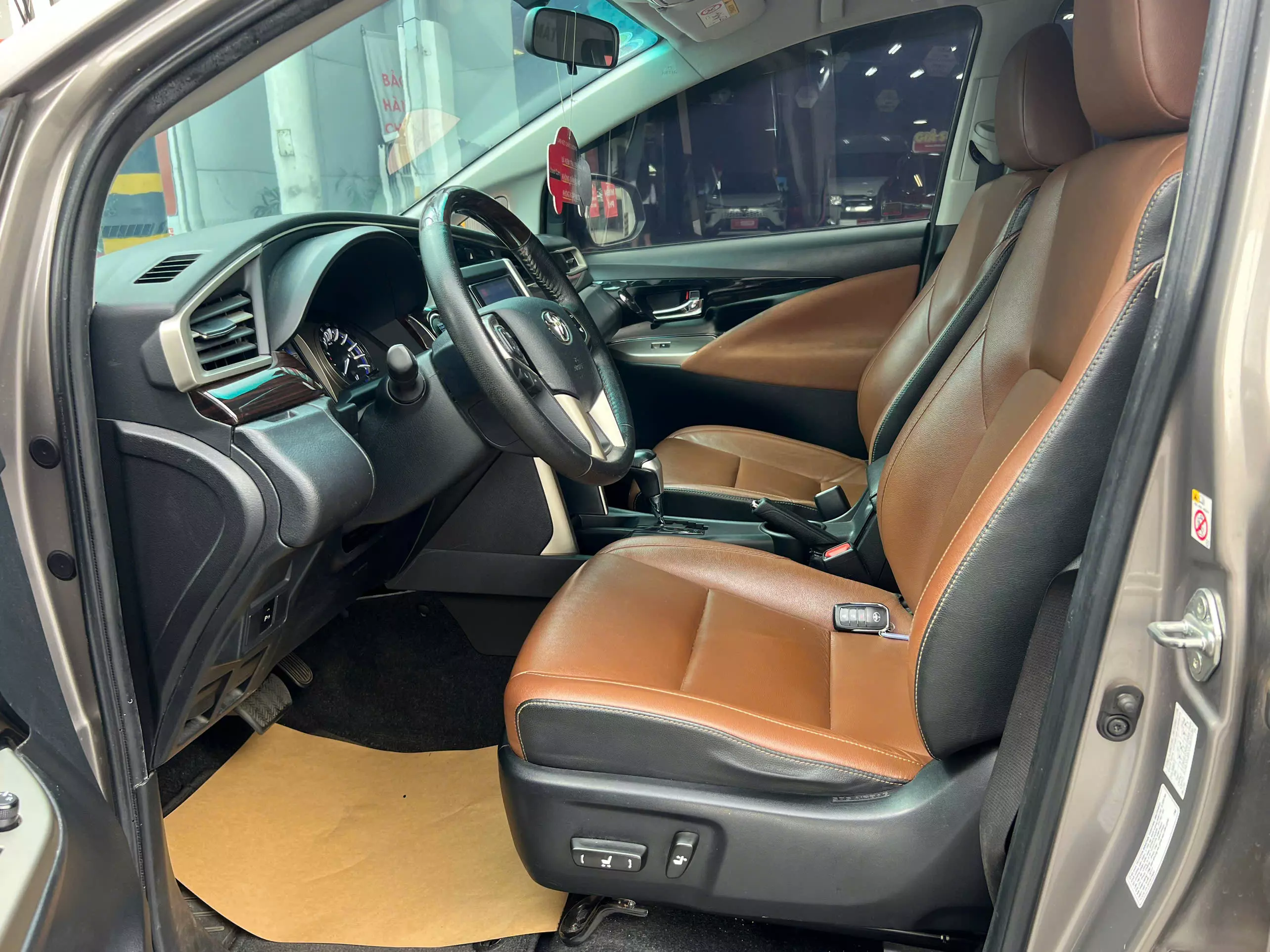 Toyota Innova 2.0V 2017-9