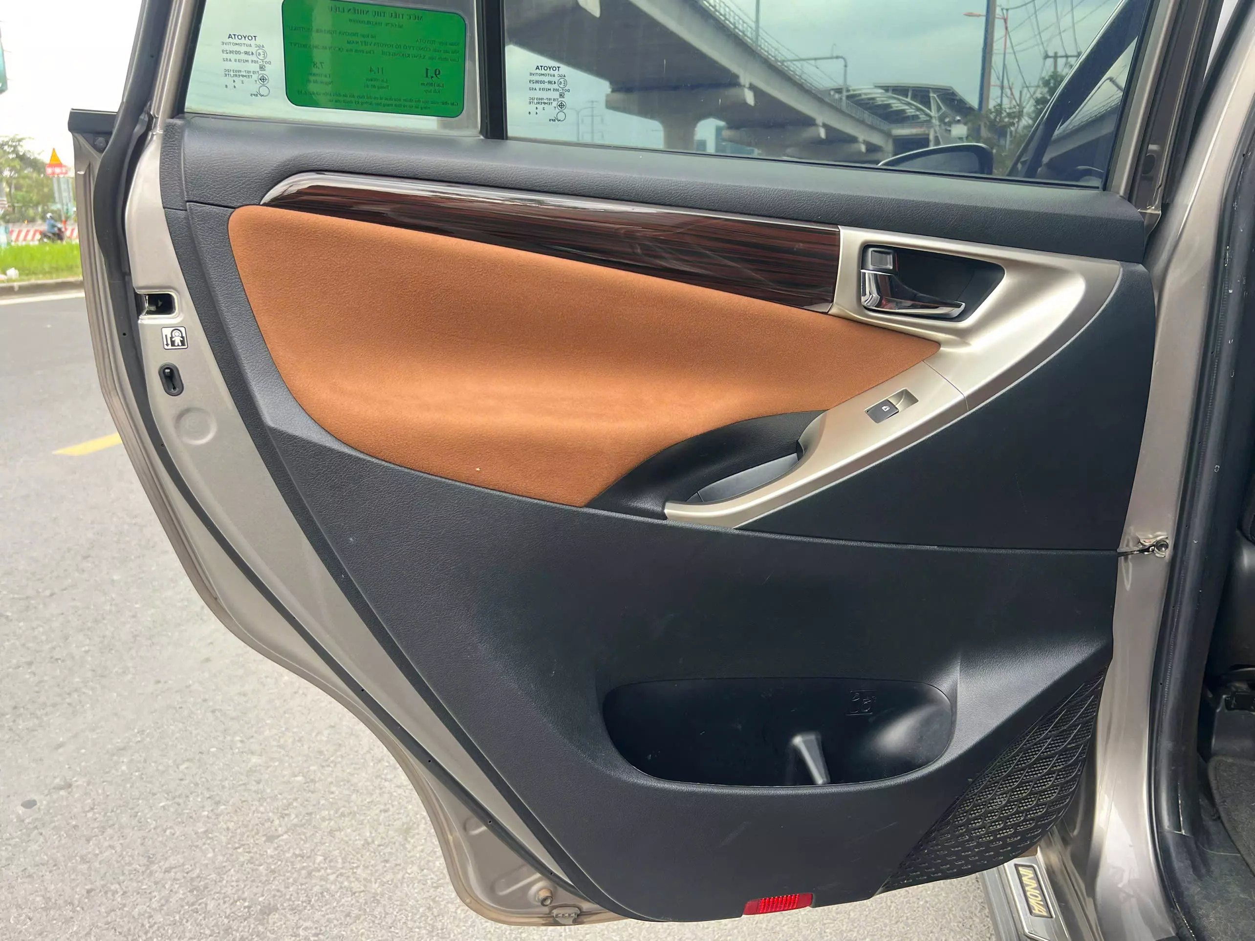 Toyota Innova 2.0V 2017-10