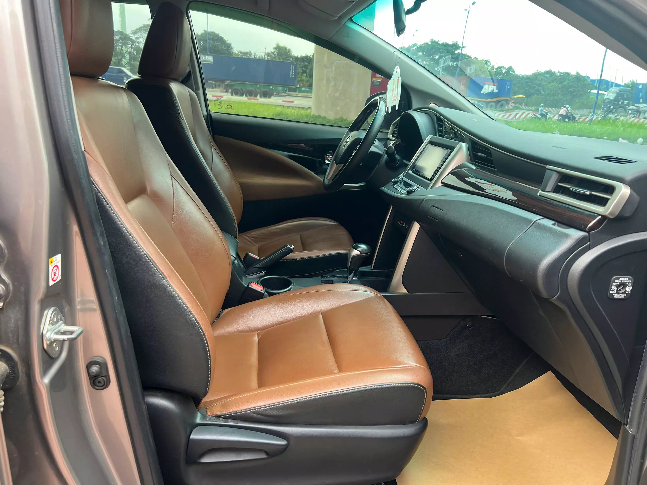 Toyota Innova 2.0V 2017-12