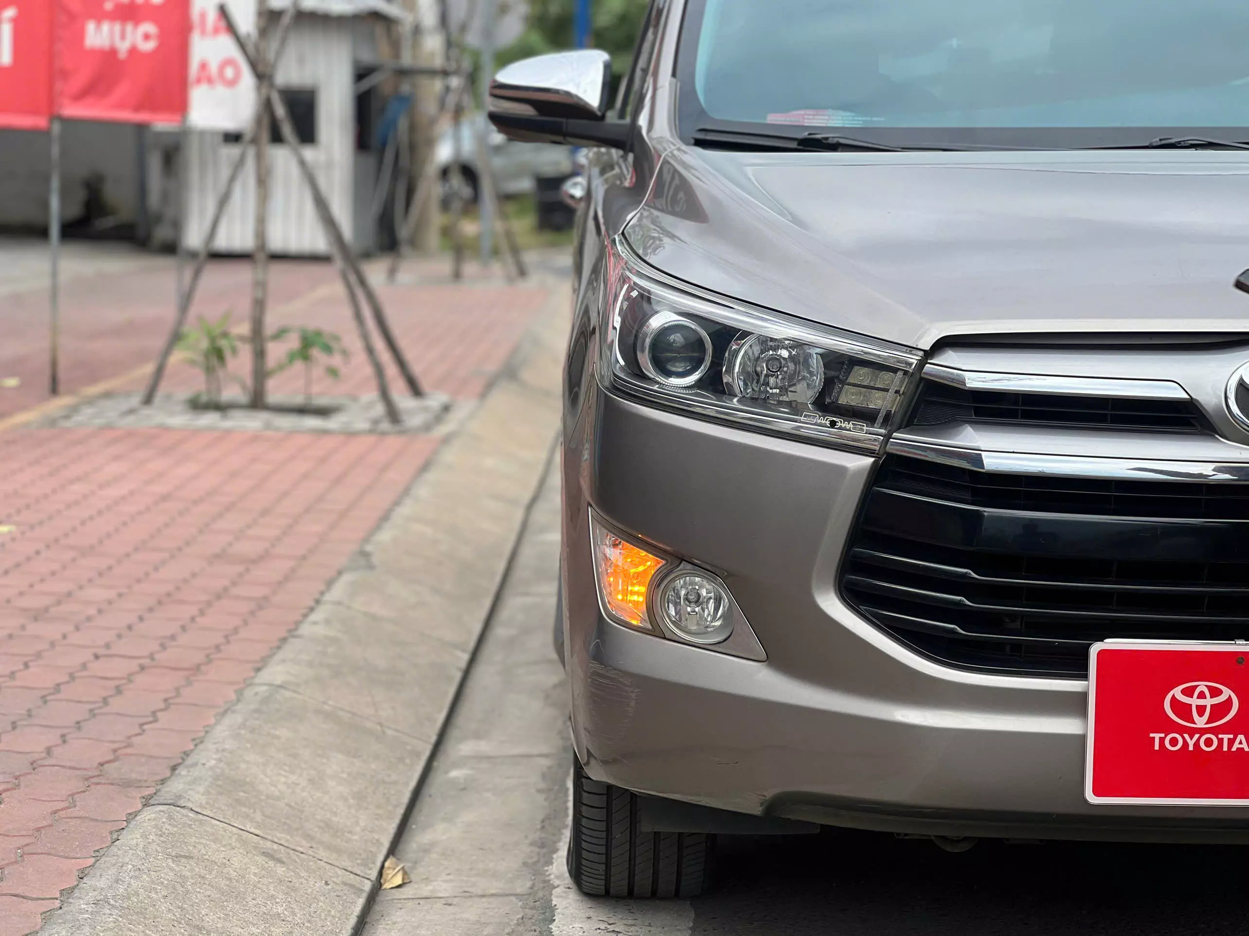 Toyota Innova 2.0V 2017-14