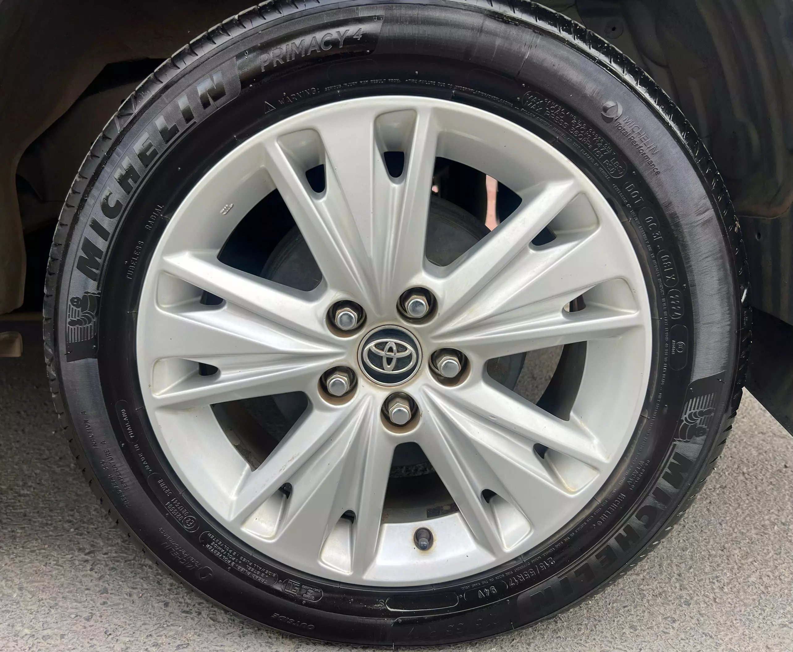 Toyota Innova 2.0V 2017-16