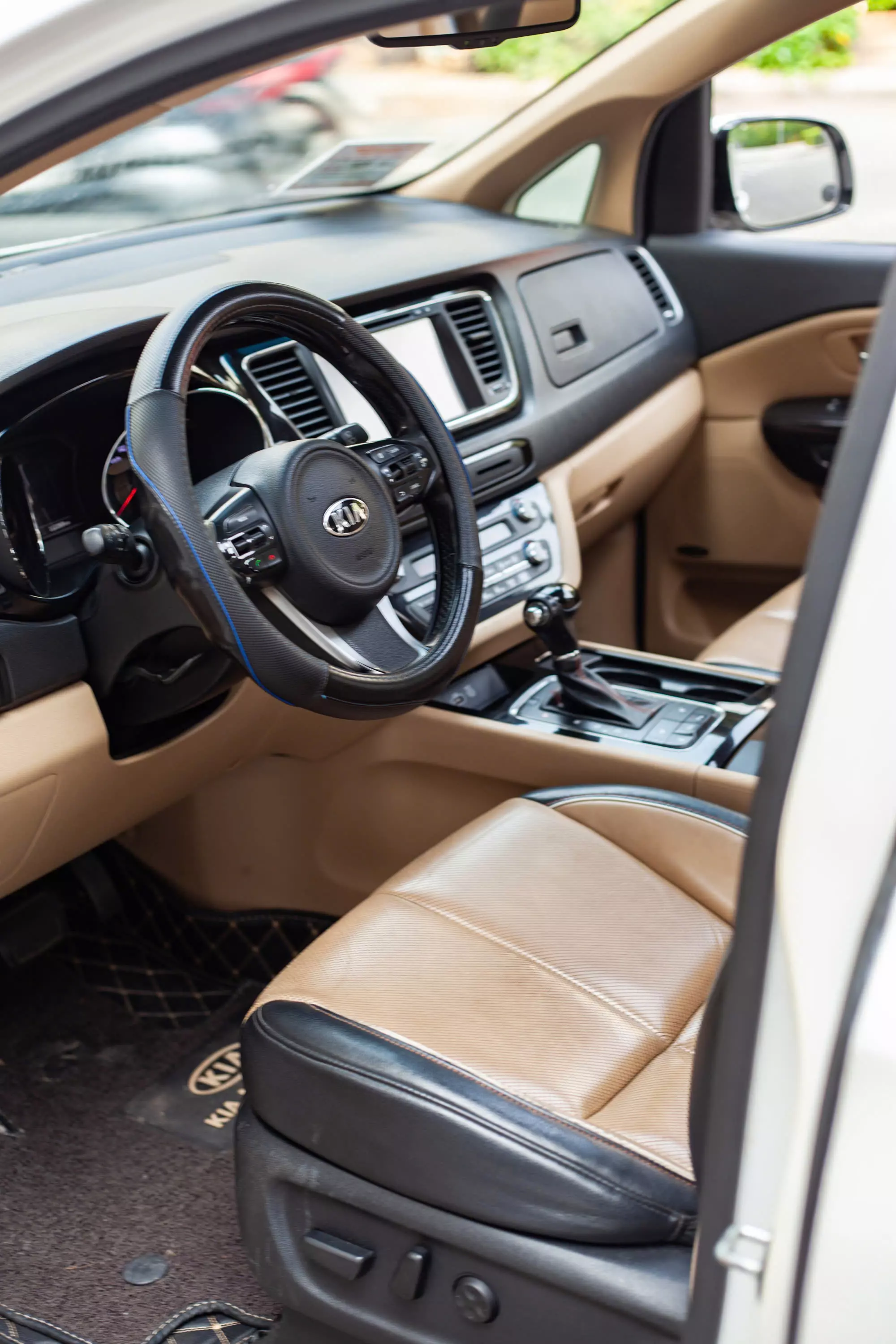 Sedona sản xuất 2016, màu trắng sang trọng đang tìm chủ nhân mới.-5