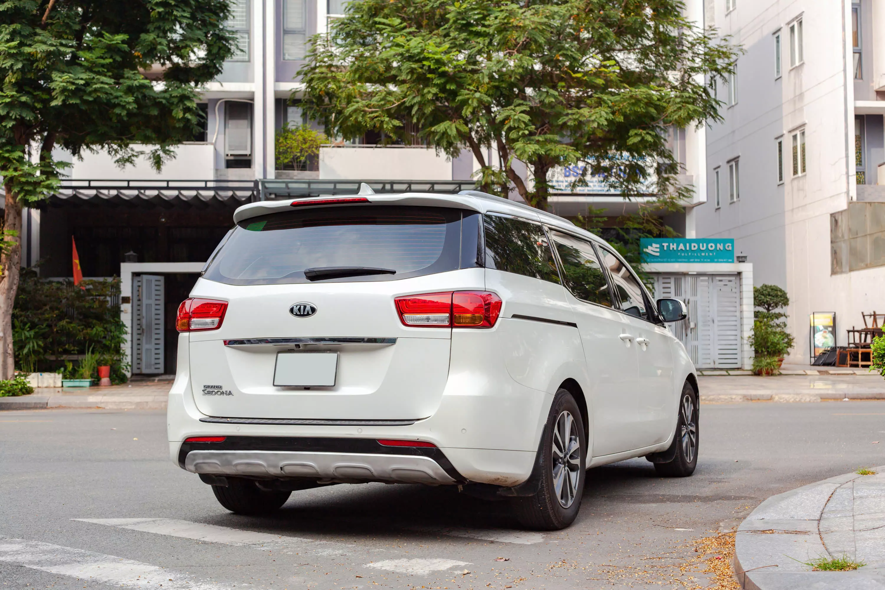 Sedona sản xuất 2016, màu trắng sang trọng đang tìm chủ nhân mới.-8